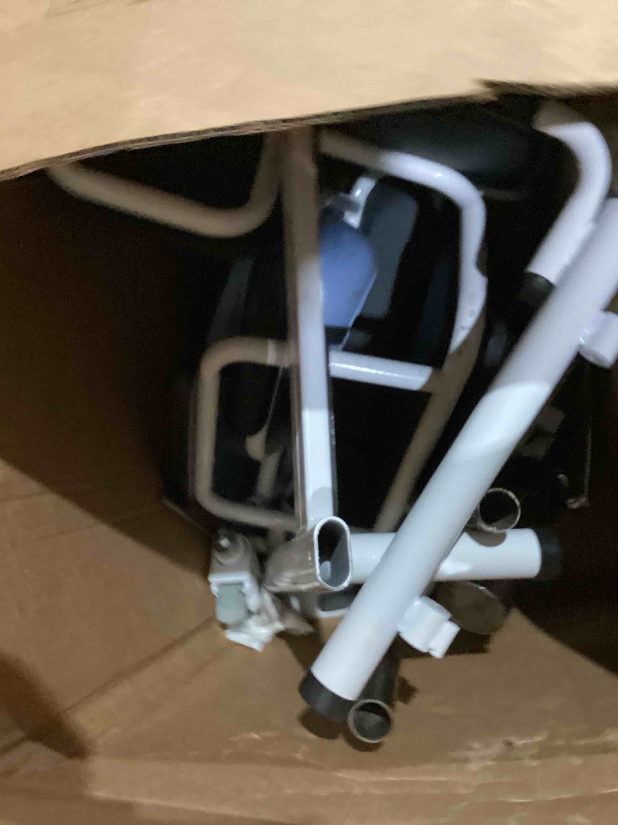 https://s3.amazonaws.com/lotting-images-prod/bidfta/PNK1918819_1755020937906.jpeg