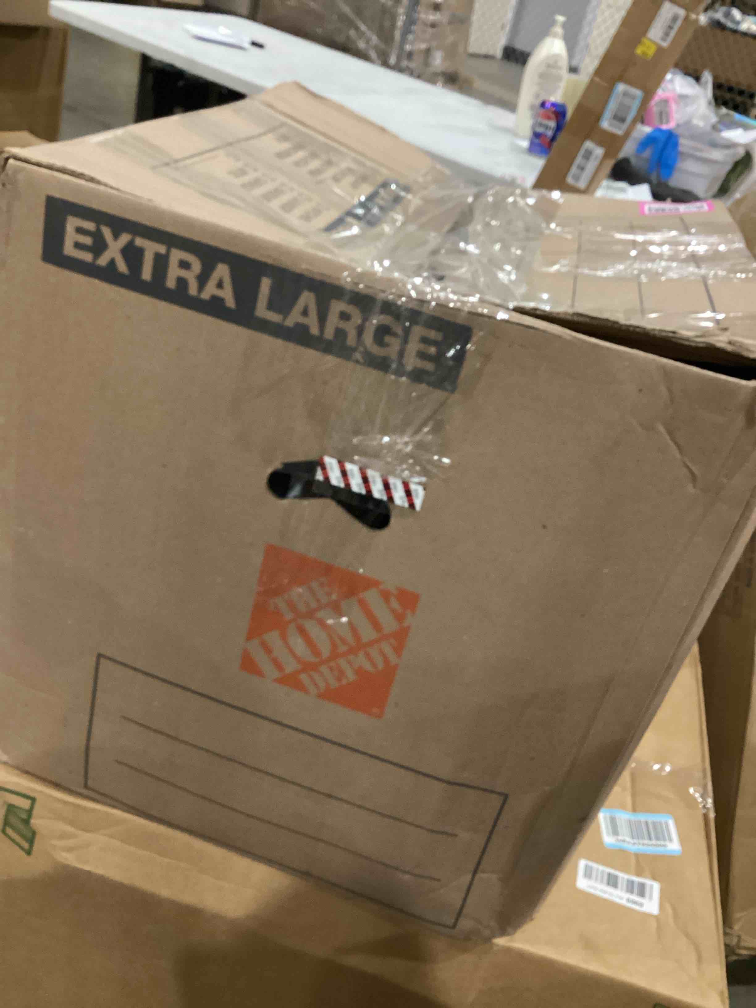 https://s3.amazonaws.com/lotting-images-prod/bidfta/PNK1920818_1758550131266.jpeg