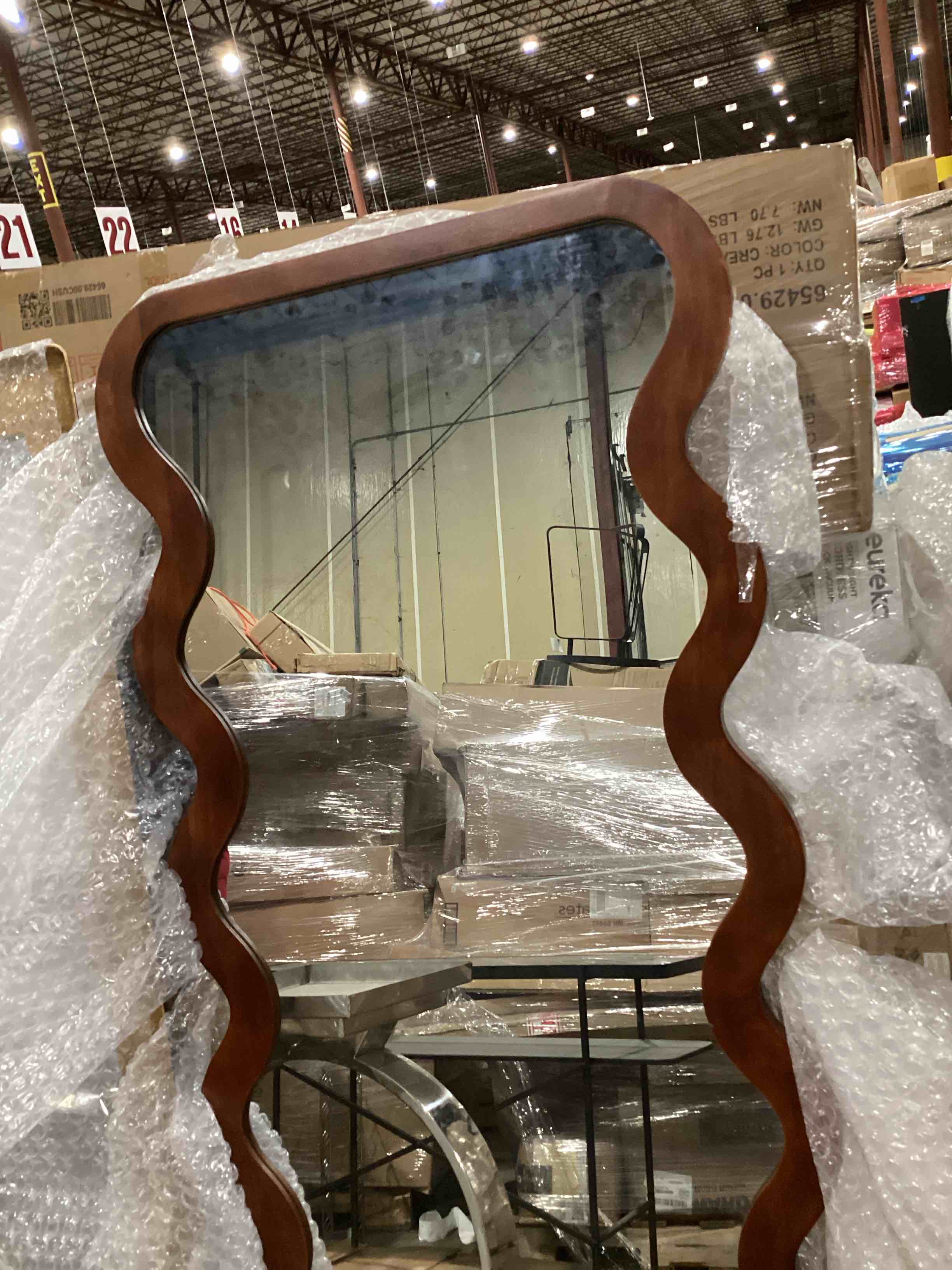https://s3.amazonaws.com/lotting-images-prod/bidfta/PNK1921068_1752843428143.jpeg