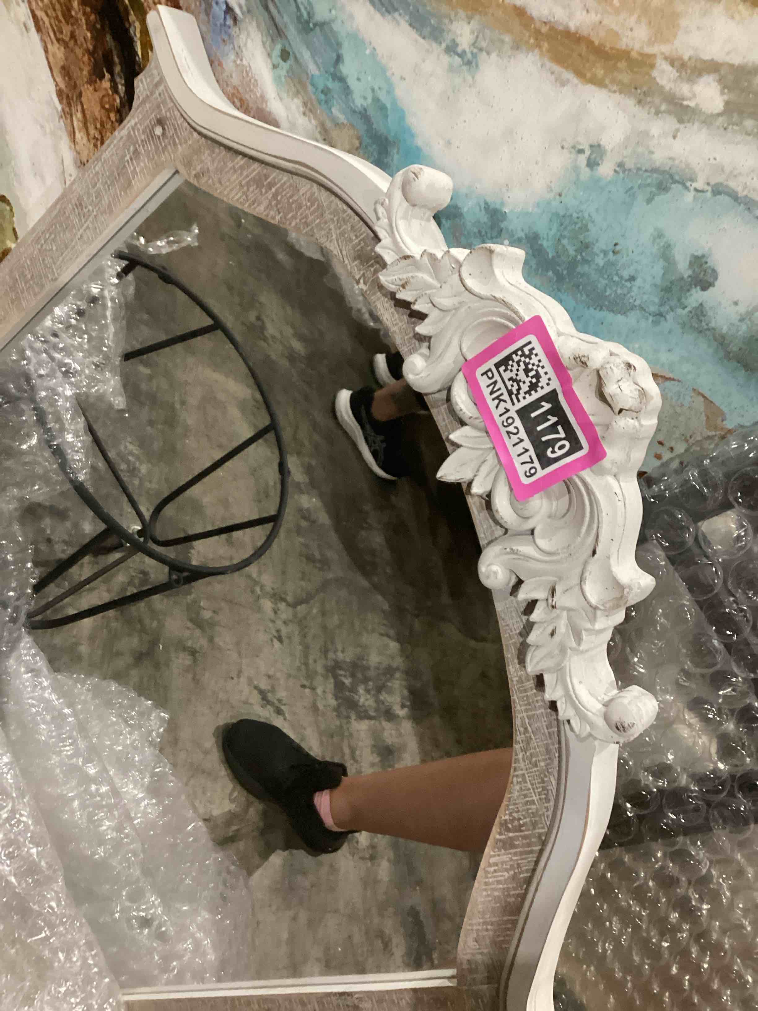 https://s3.amazonaws.com/lotting-images-prod/bidfta/PNK1921179_1753099301263.jpeg