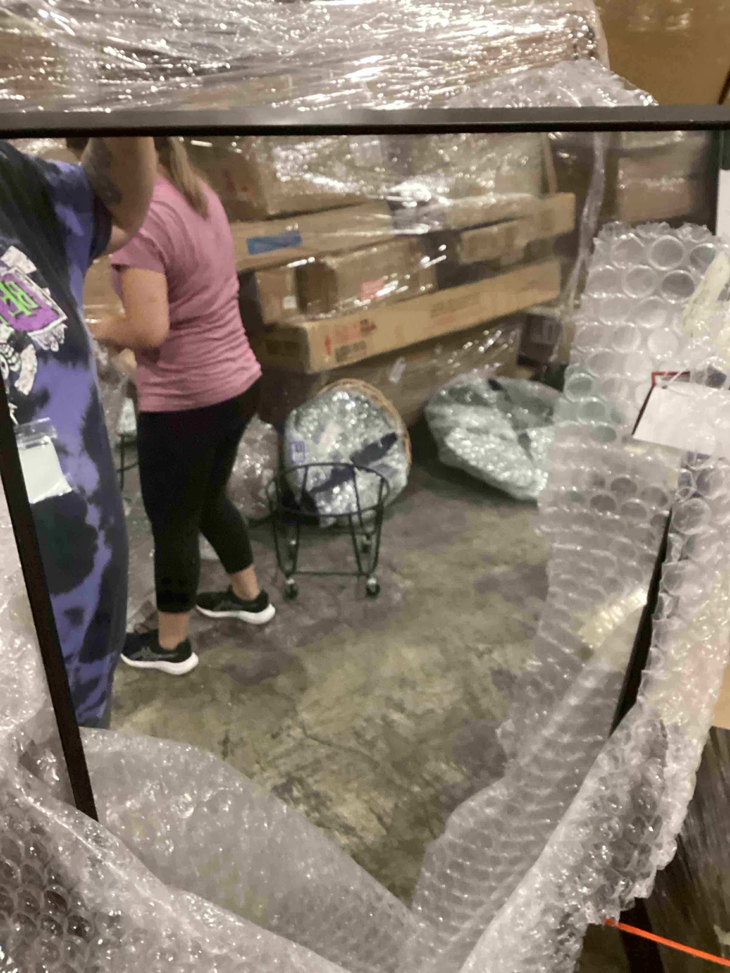 https://s3.amazonaws.com/lotting-images-prod/bidfta/PNK1921180_1753100117016.jpeg