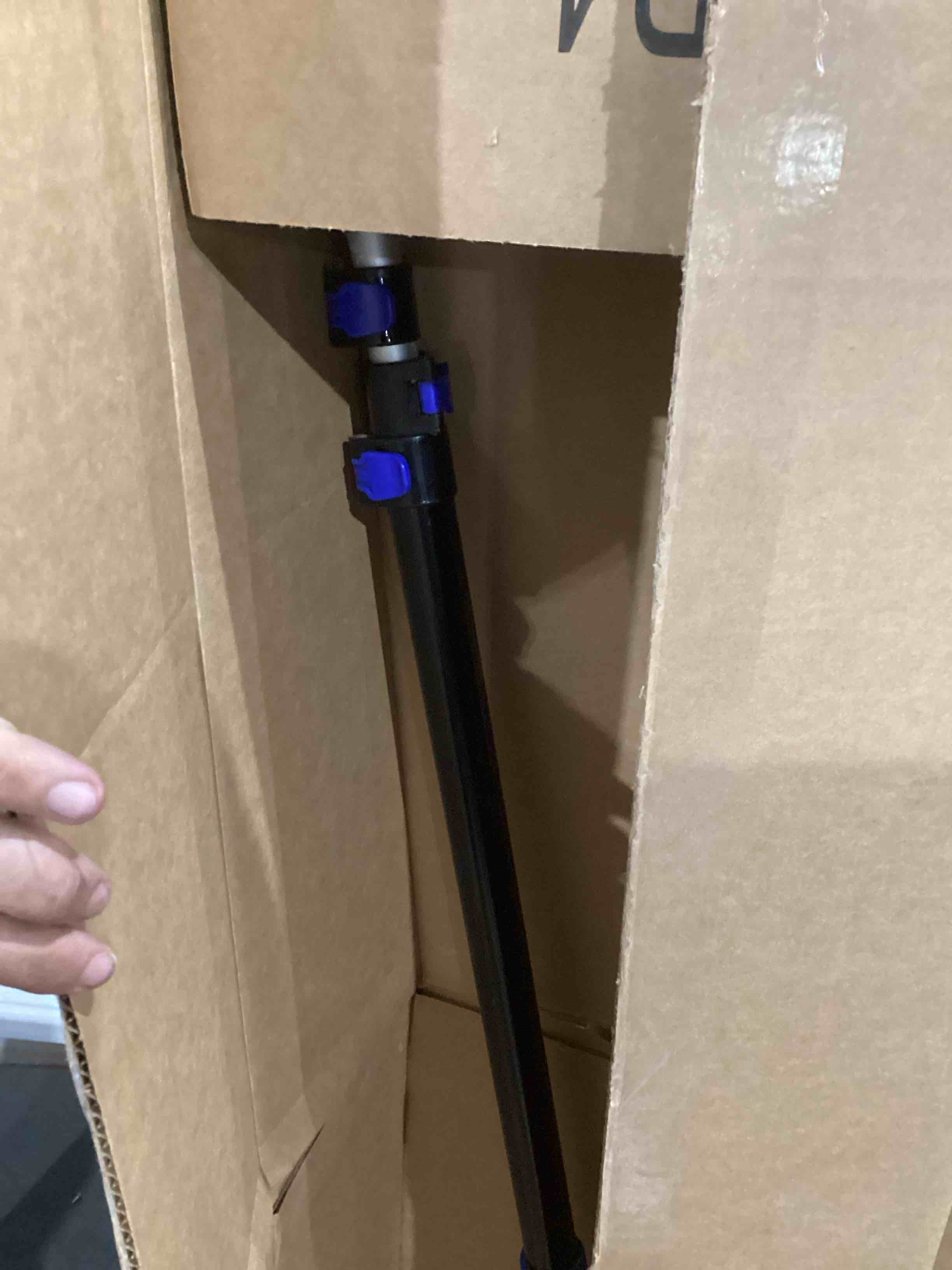 https://s3.amazonaws.com/lotting-images-prod/bidfta/PNK1921727_1753273429805.jpeg