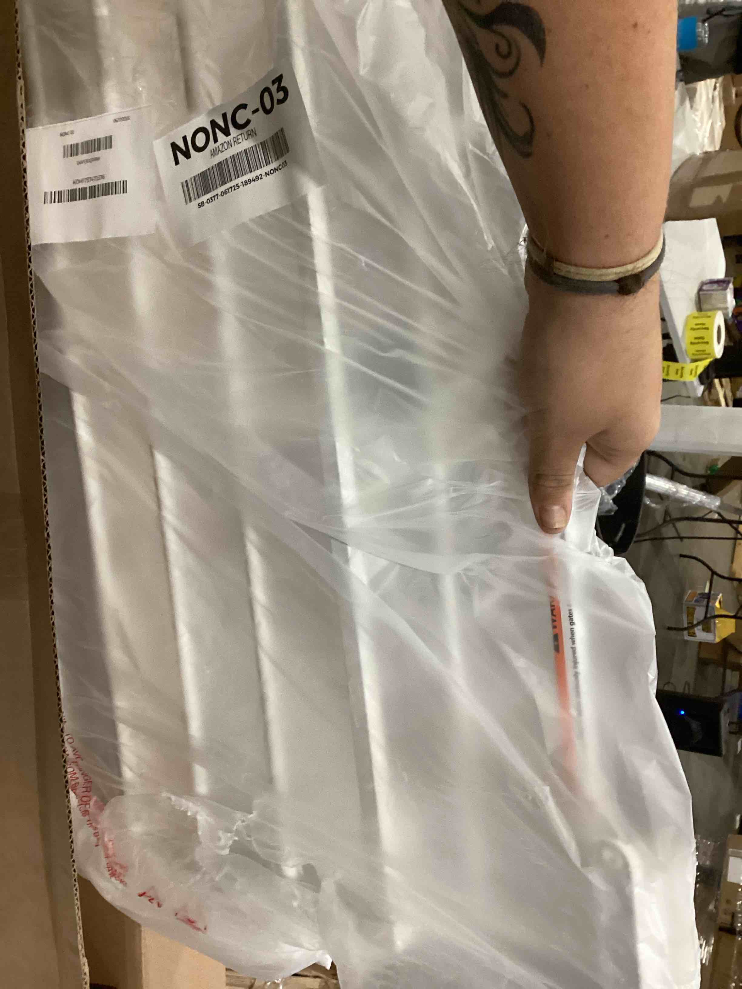https://s3.amazonaws.com/lotting-images-prod/bidfta/PNK1921739_1753279517528.jpeg