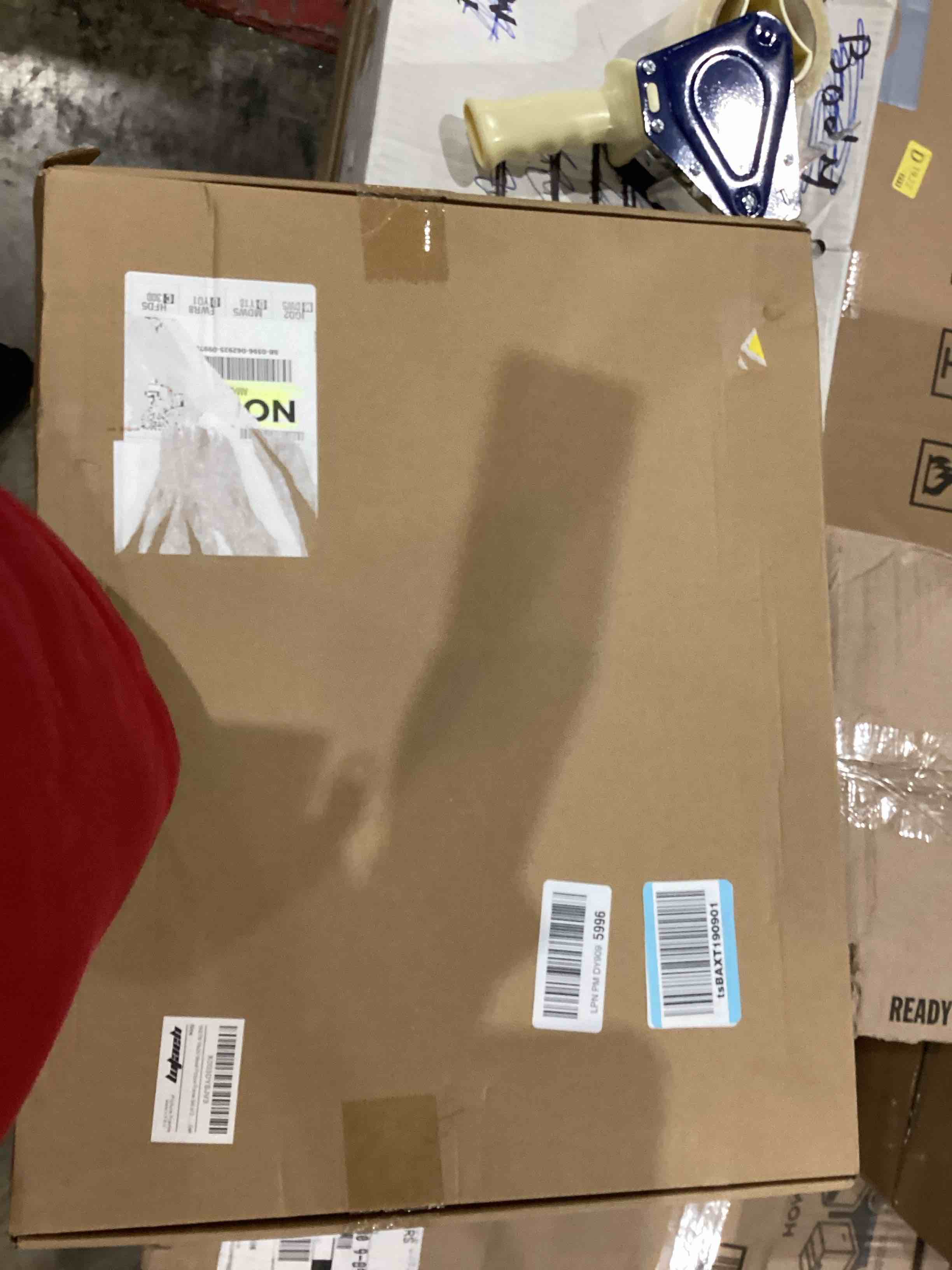 https://s3.amazonaws.com/lotting-images-prod/bidfta/PNK1921794_1753367923525.jpeg