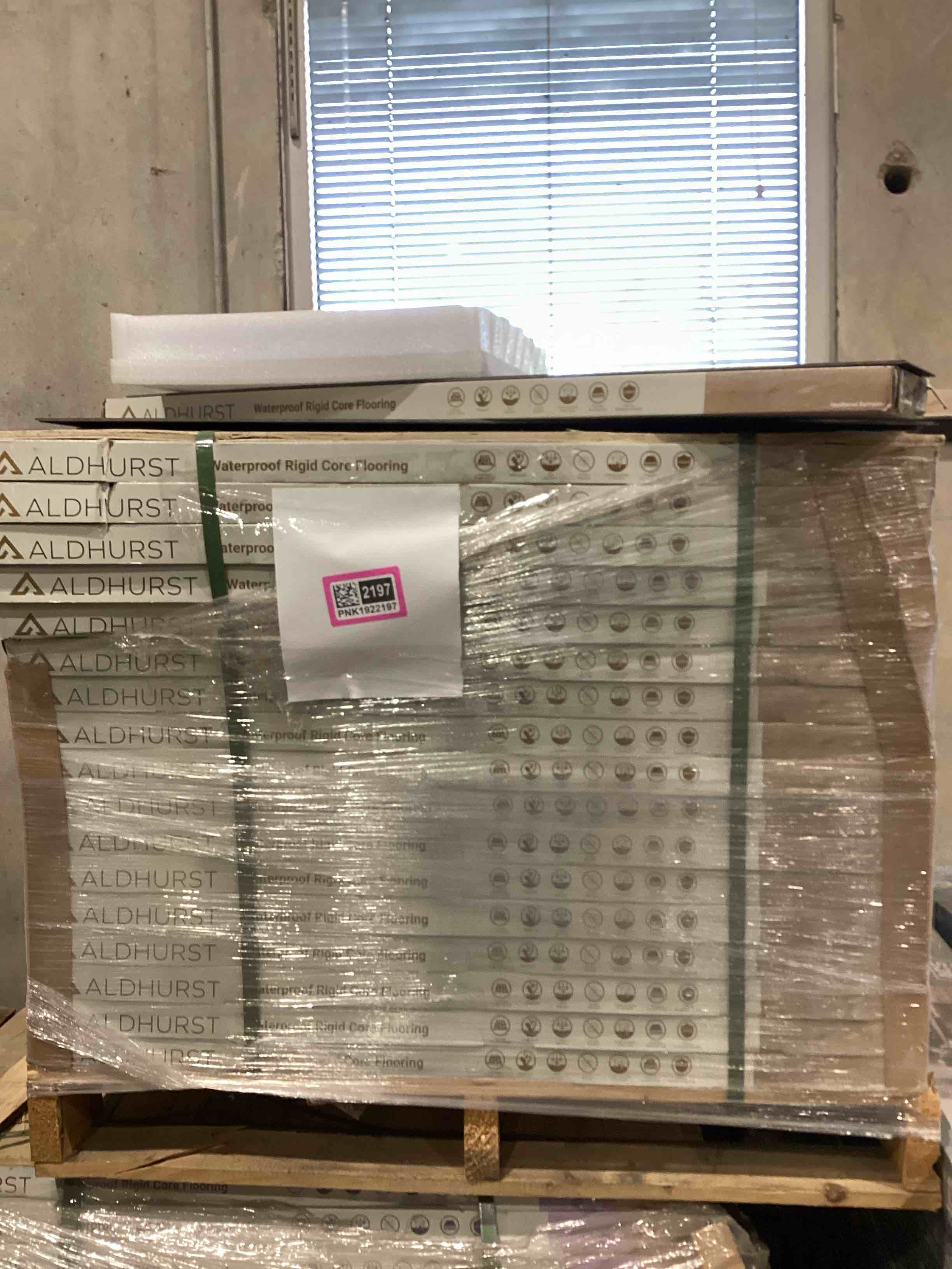 https://s3.amazonaws.com/lotting-images-prod/bidfta/PNK1922197_1757438284148.jpeg