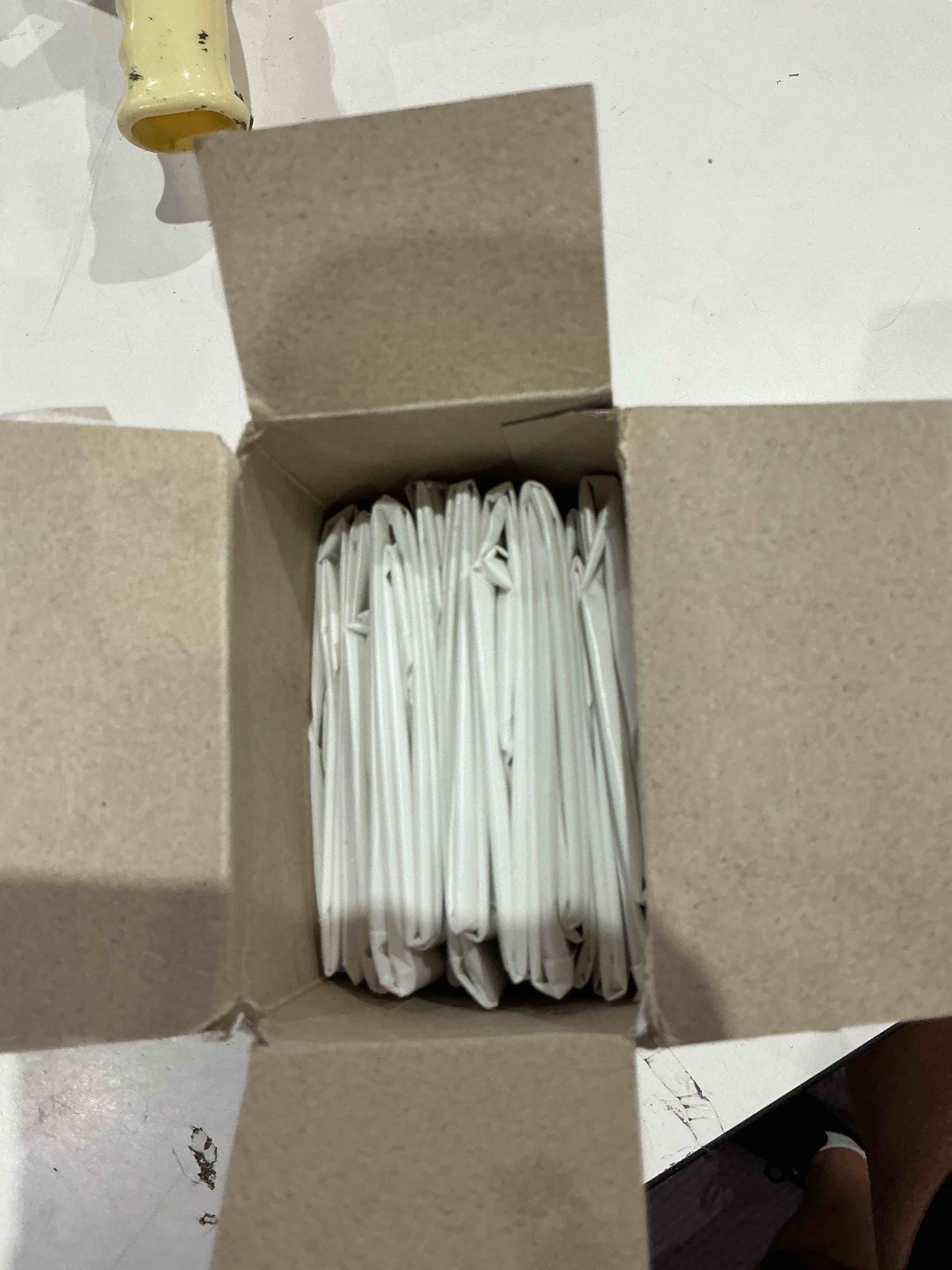 https://s3.amazonaws.com/lotting-images-prod/bidfta/PNK1923375_1782220848602.jpeg