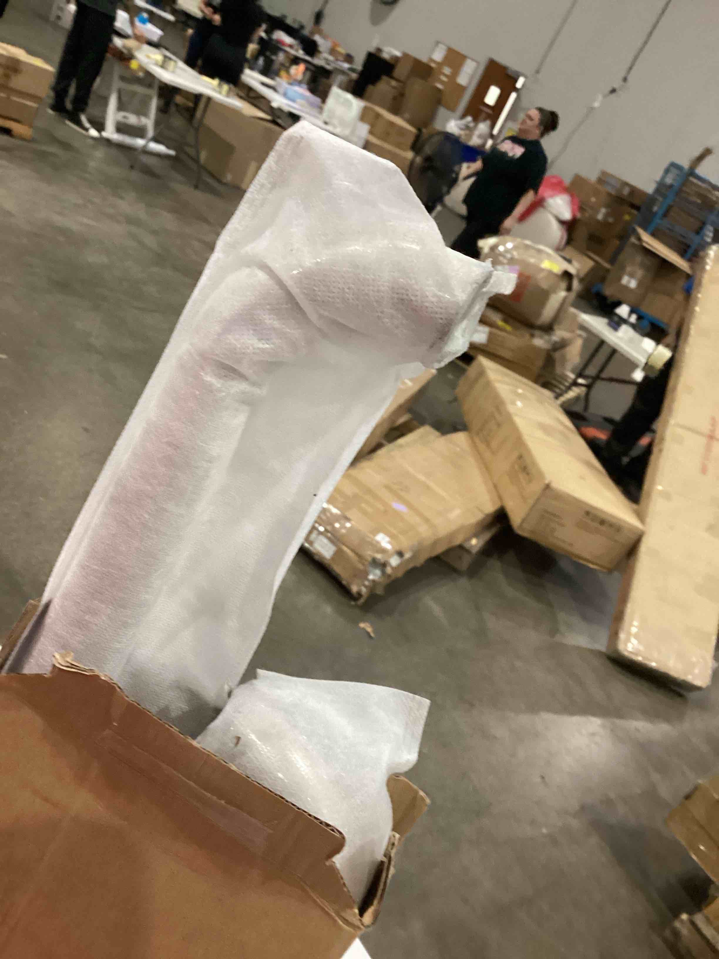https://s3.amazonaws.com/lotting-images-prod/bidfta/PNK1924083_1746106214851.jpeg