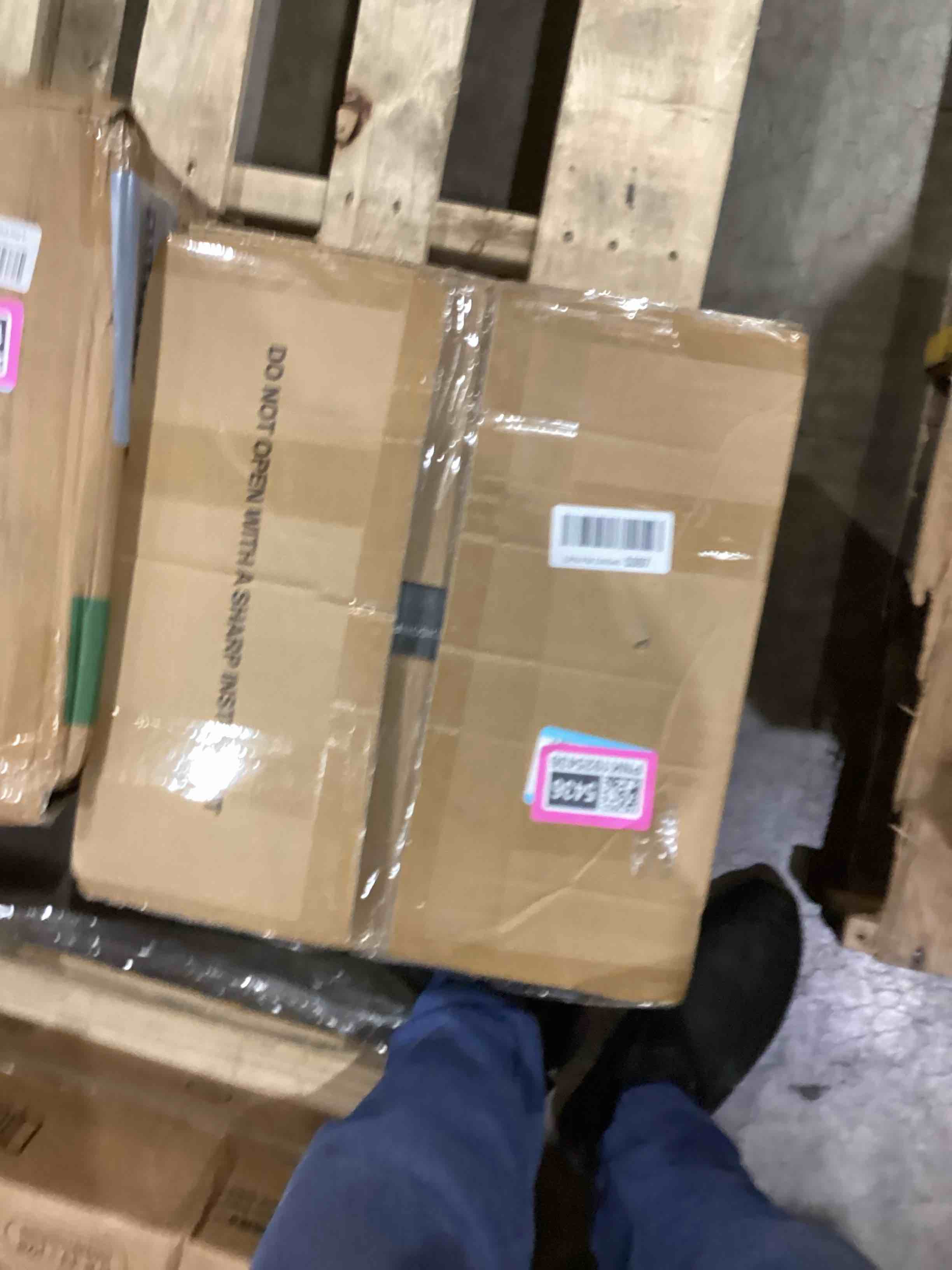 https://s3.amazonaws.com/lotting-images-prod/bidfta/PNK1925436_1746619620436.jpeg