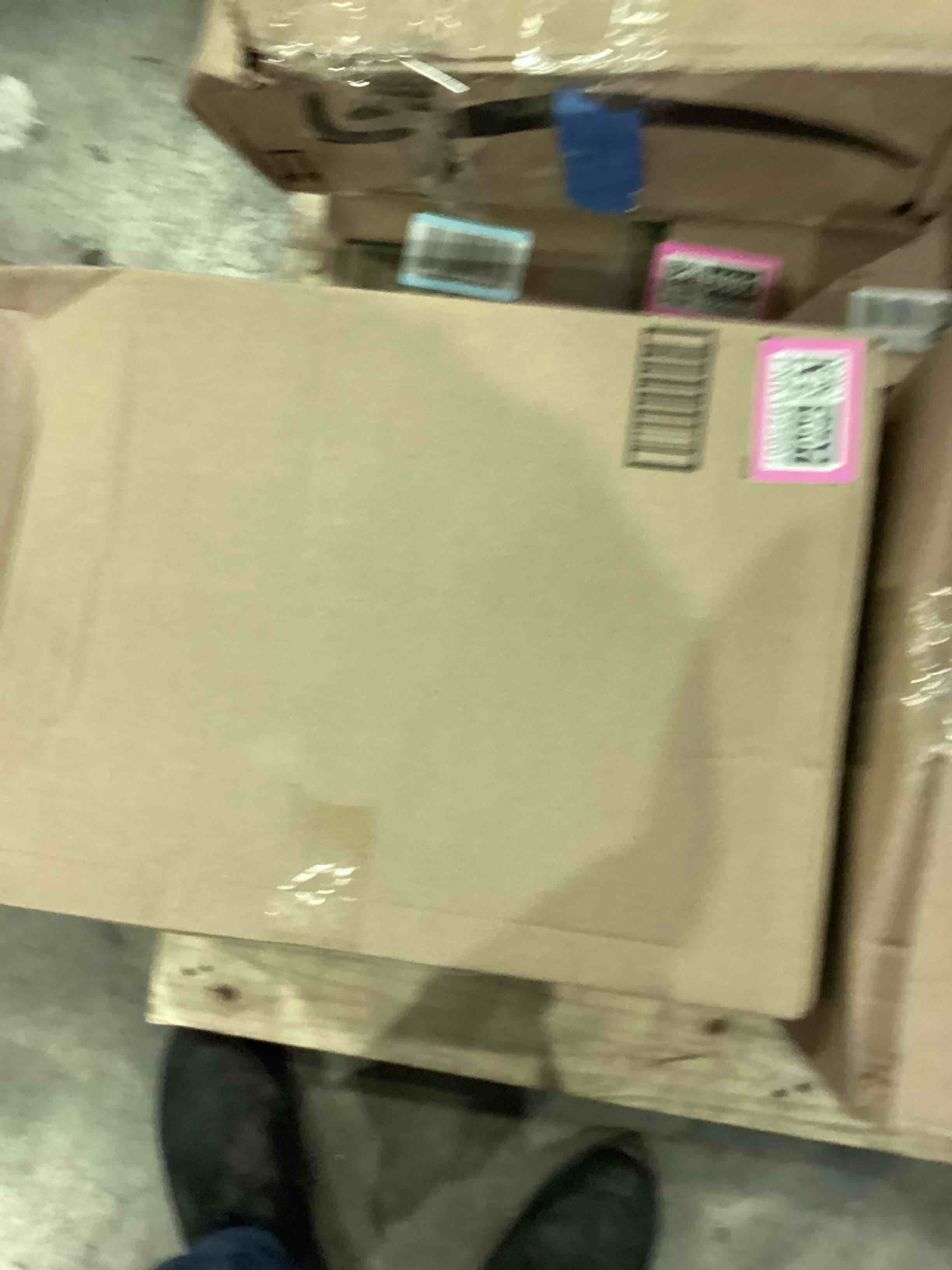 https://s3.amazonaws.com/lotting-images-prod/bidfta/PNK1925607_1746636975264.jpeg