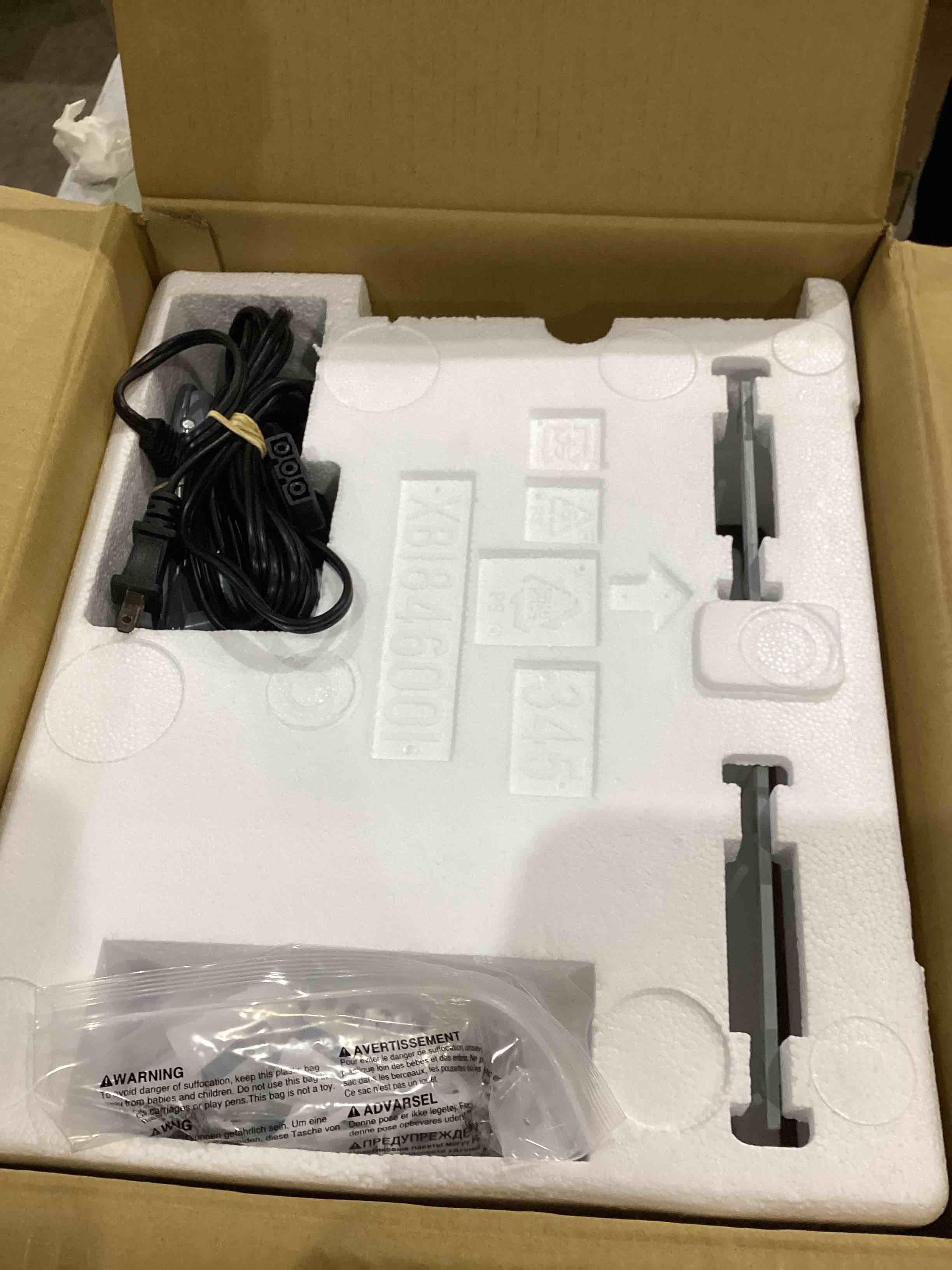 https://s3.amazonaws.com/lotting-images-prod/bidfta/PNK1926514_1750678770210.jpeg