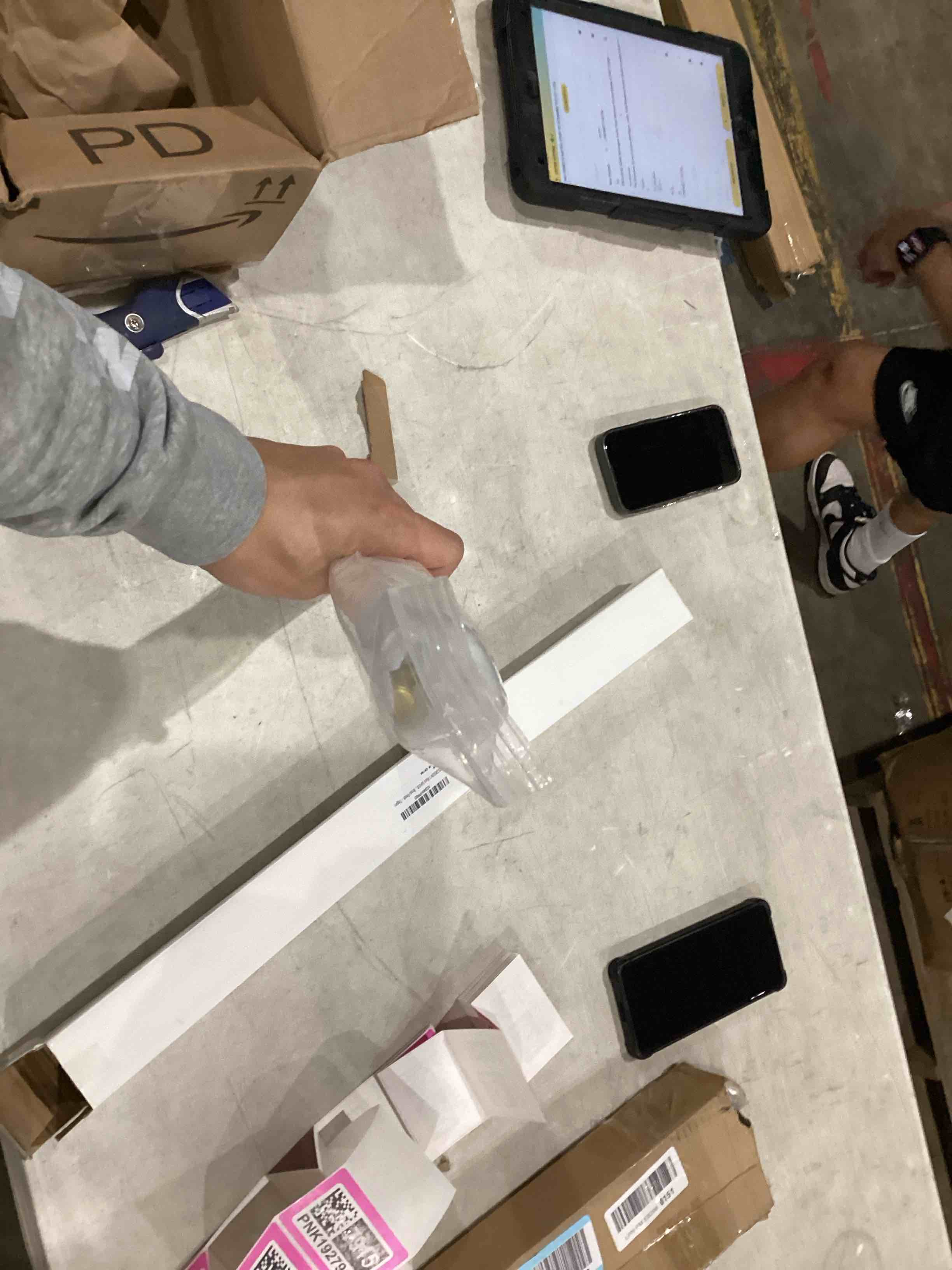 https://s3.amazonaws.com/lotting-images-prod/bidfta/PNK1927915_1747312162078.jpeg