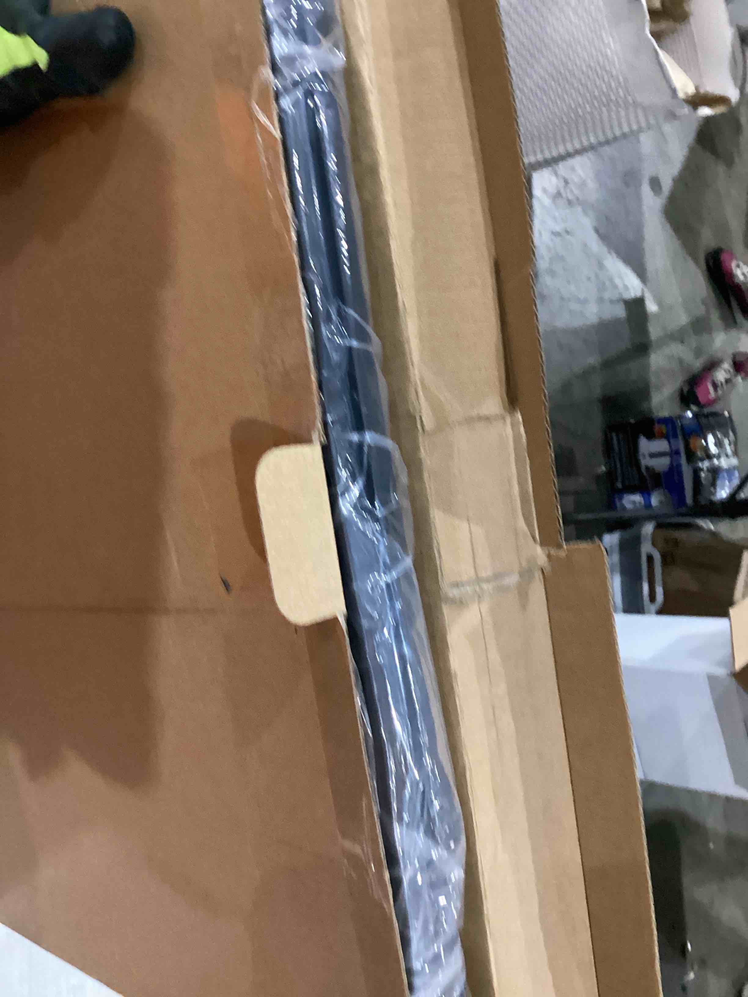 https://s3.amazonaws.com/lotting-images-prod/bidfta/PNK1928041_1747334569912.jpeg