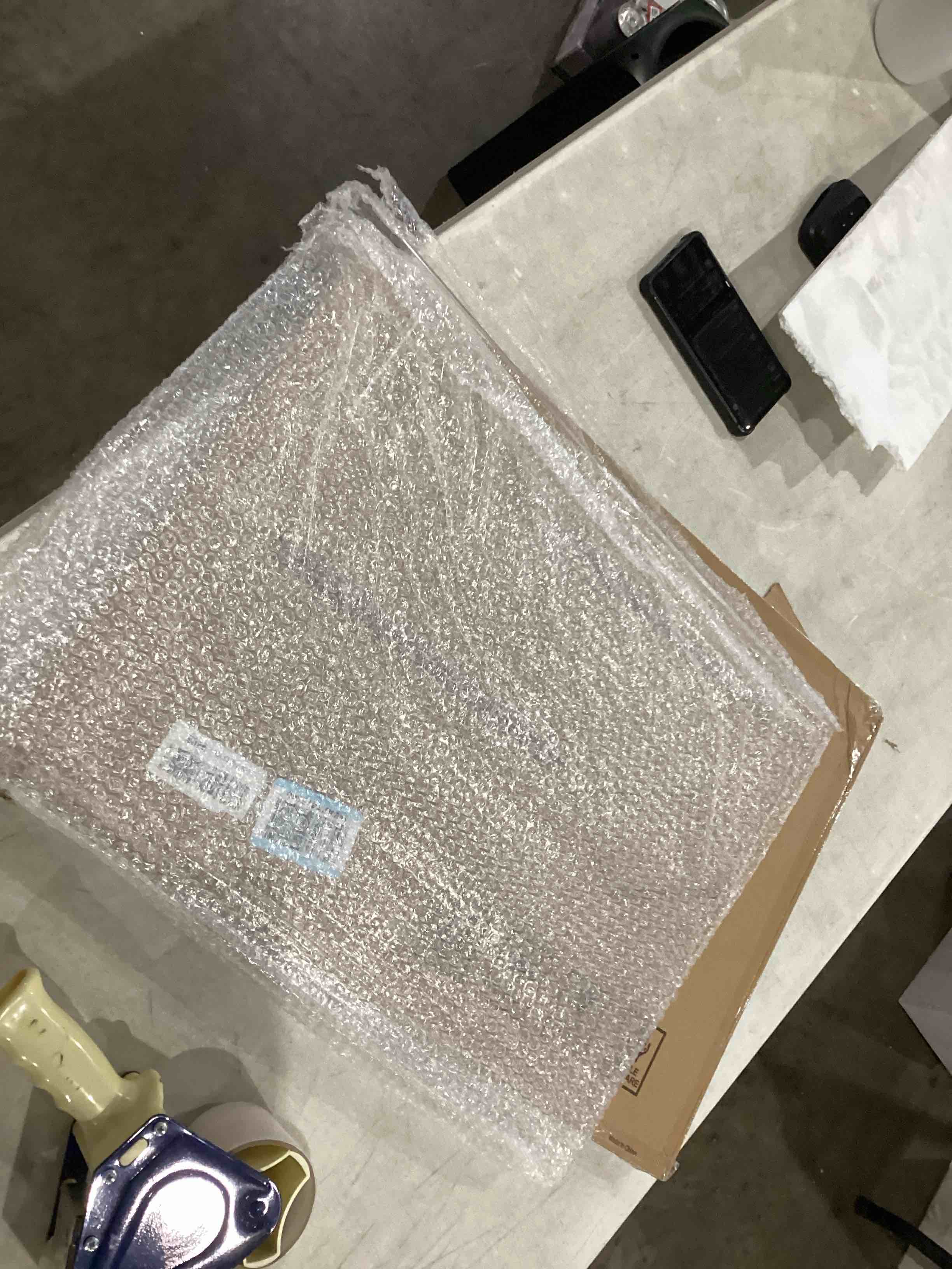 https://s3.amazonaws.com/lotting-images-prod/bidfta/PNK1928110_1747335702704.jpeg