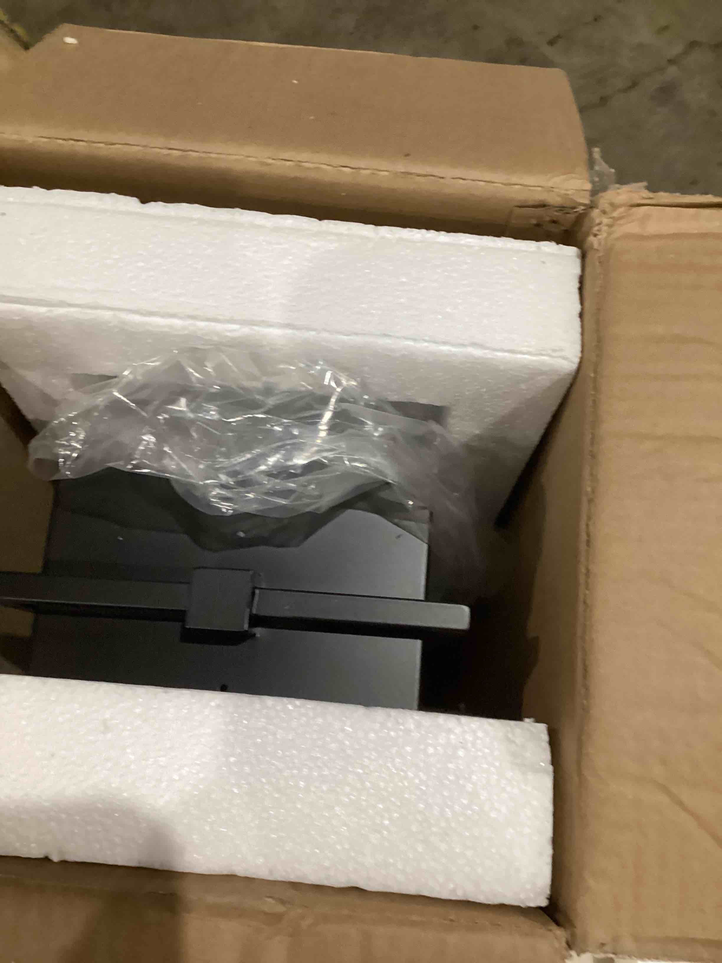 https://s3.amazonaws.com/lotting-images-prod/bidfta/PNK1928476_1747831325342.jpeg