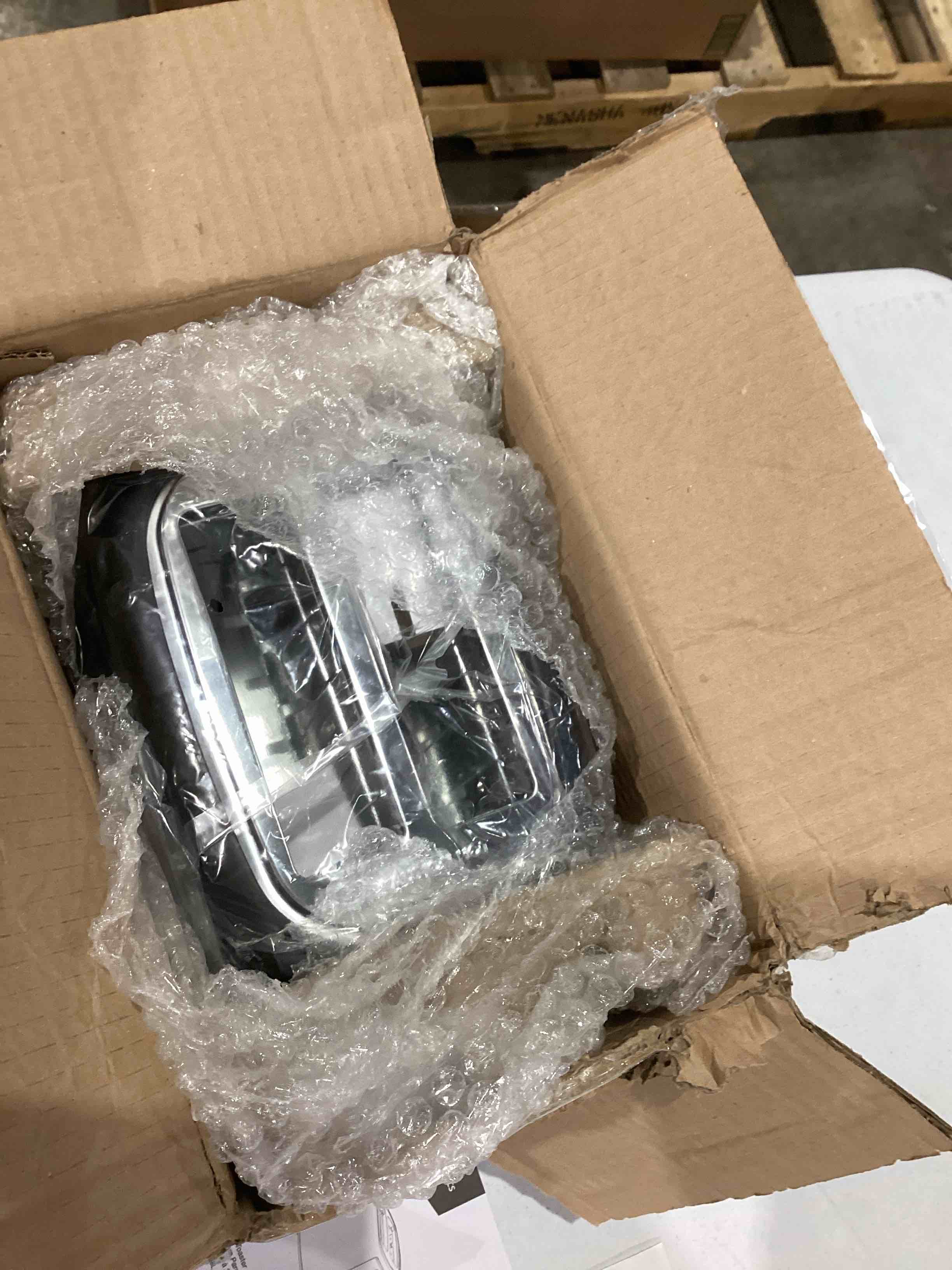 https://s3.amazonaws.com/lotting-images-prod/bidfta/PNK1929173_1748617156631.jpeg