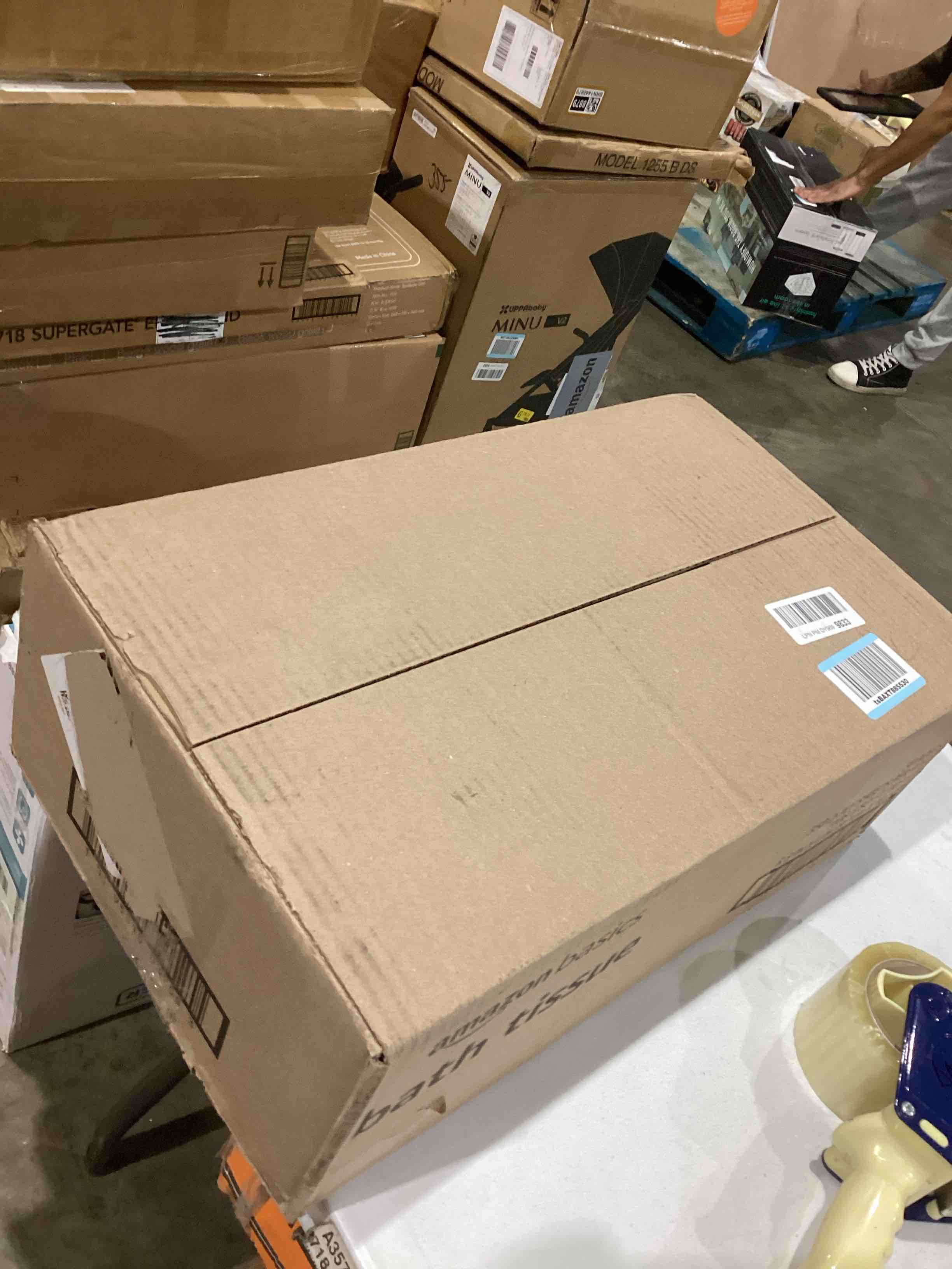 https://s3.amazonaws.com/lotting-images-prod/bidfta/PNK1929175_1748618026771.jpeg