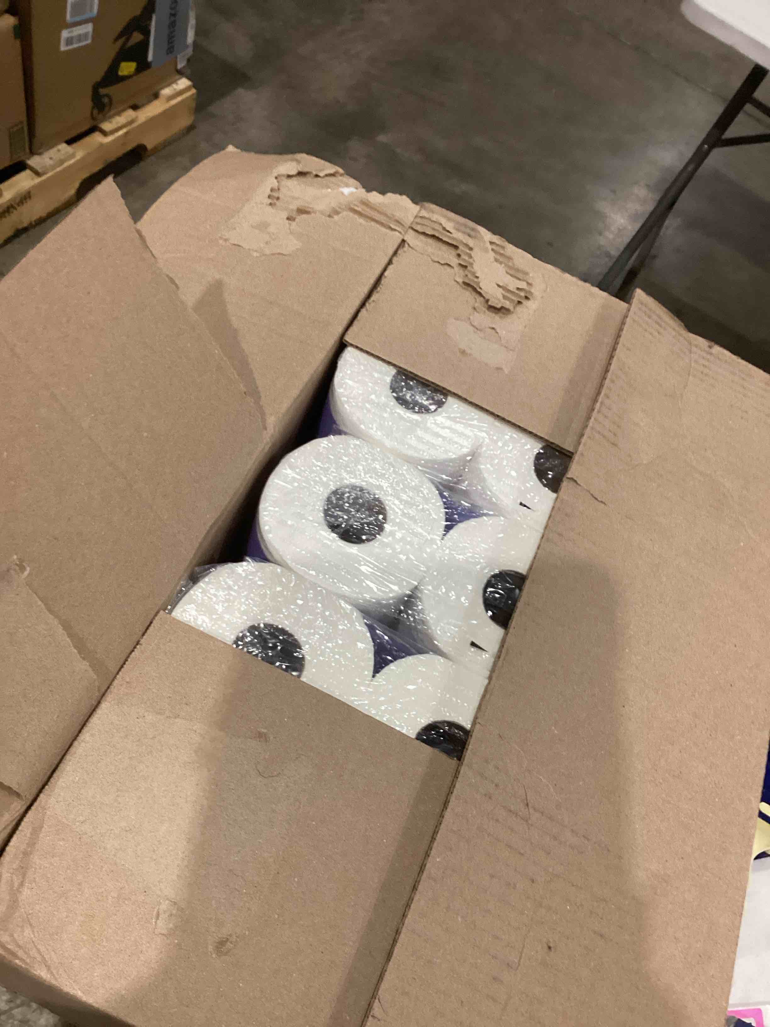 https://s3.amazonaws.com/lotting-images-prod/bidfta/PNK1929175_1748618089388.jpeg