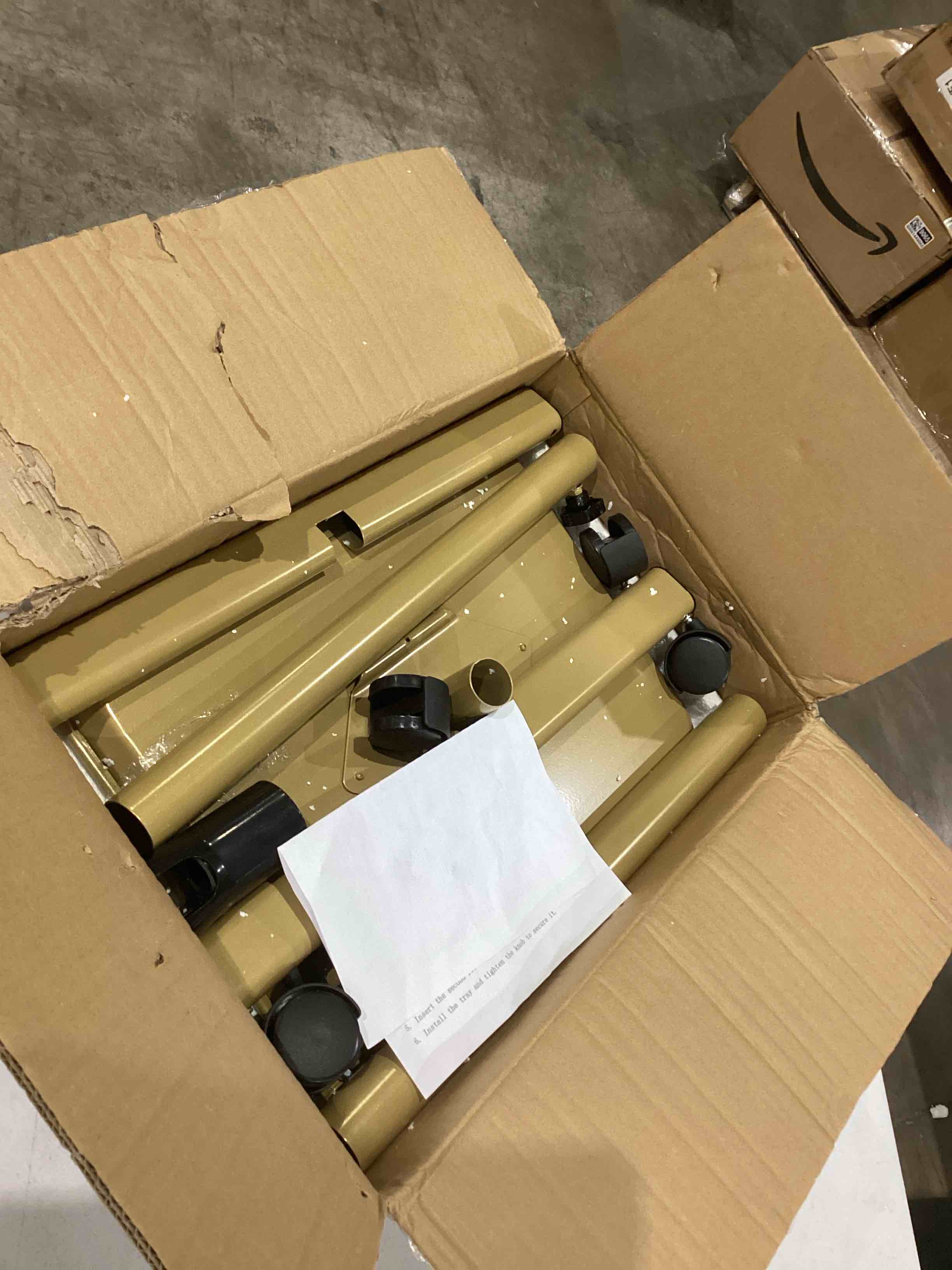 https://s3.amazonaws.com/lotting-images-prod/bidfta/PNK1929230_1748863584750.jpeg