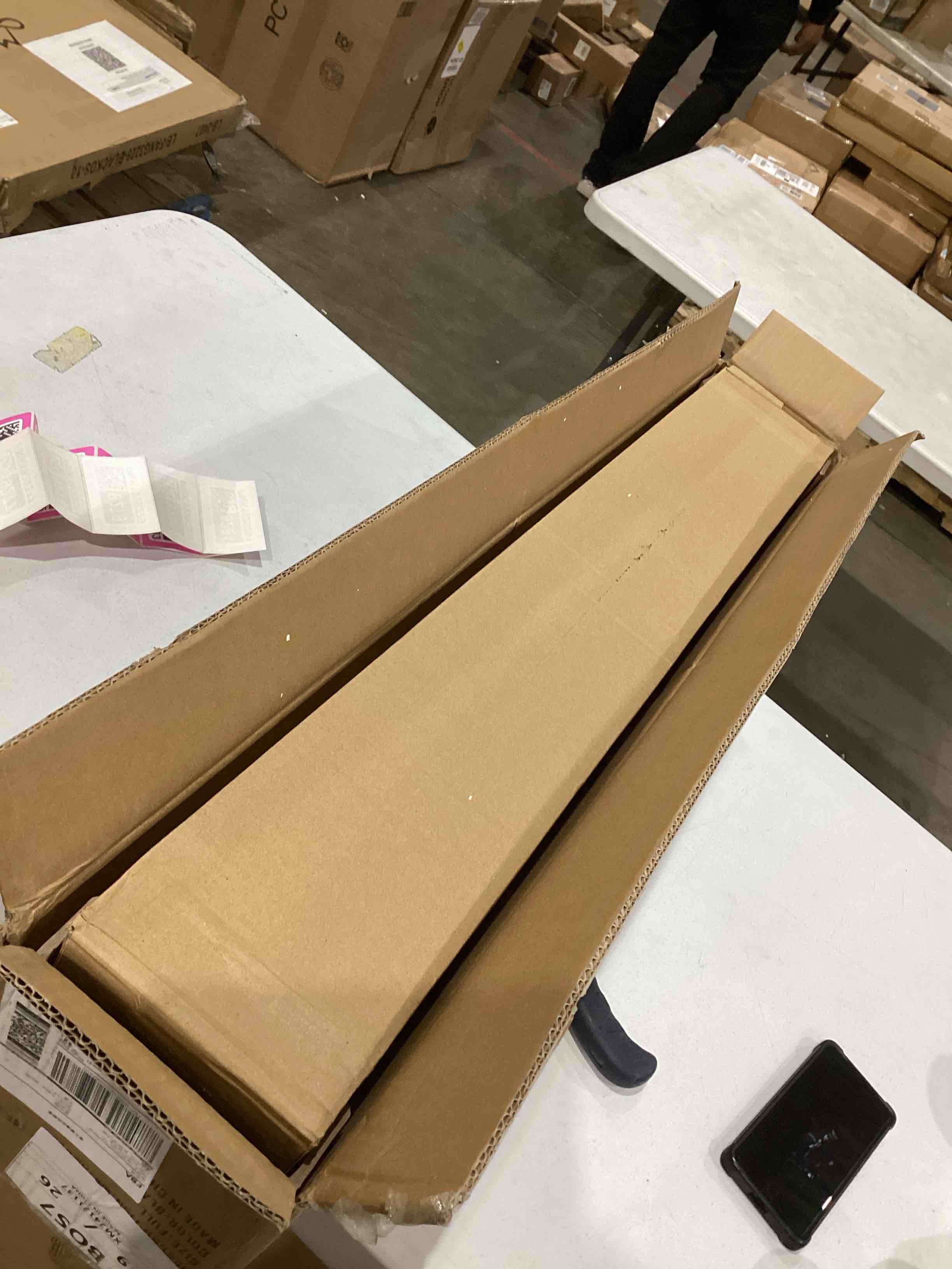 https://s3.amazonaws.com/lotting-images-prod/bidfta/PNK1929275_1748875279370.jpeg