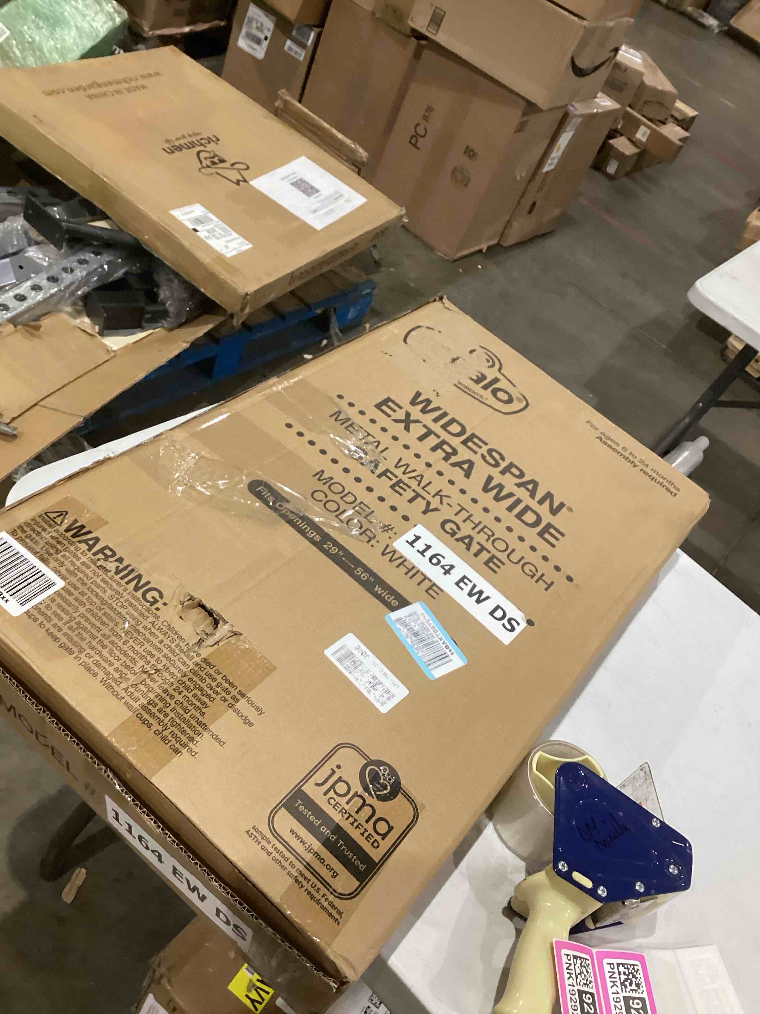 https://s3.amazonaws.com/lotting-images-prod/bidfta/PNK1929278_1748875733817.jpeg