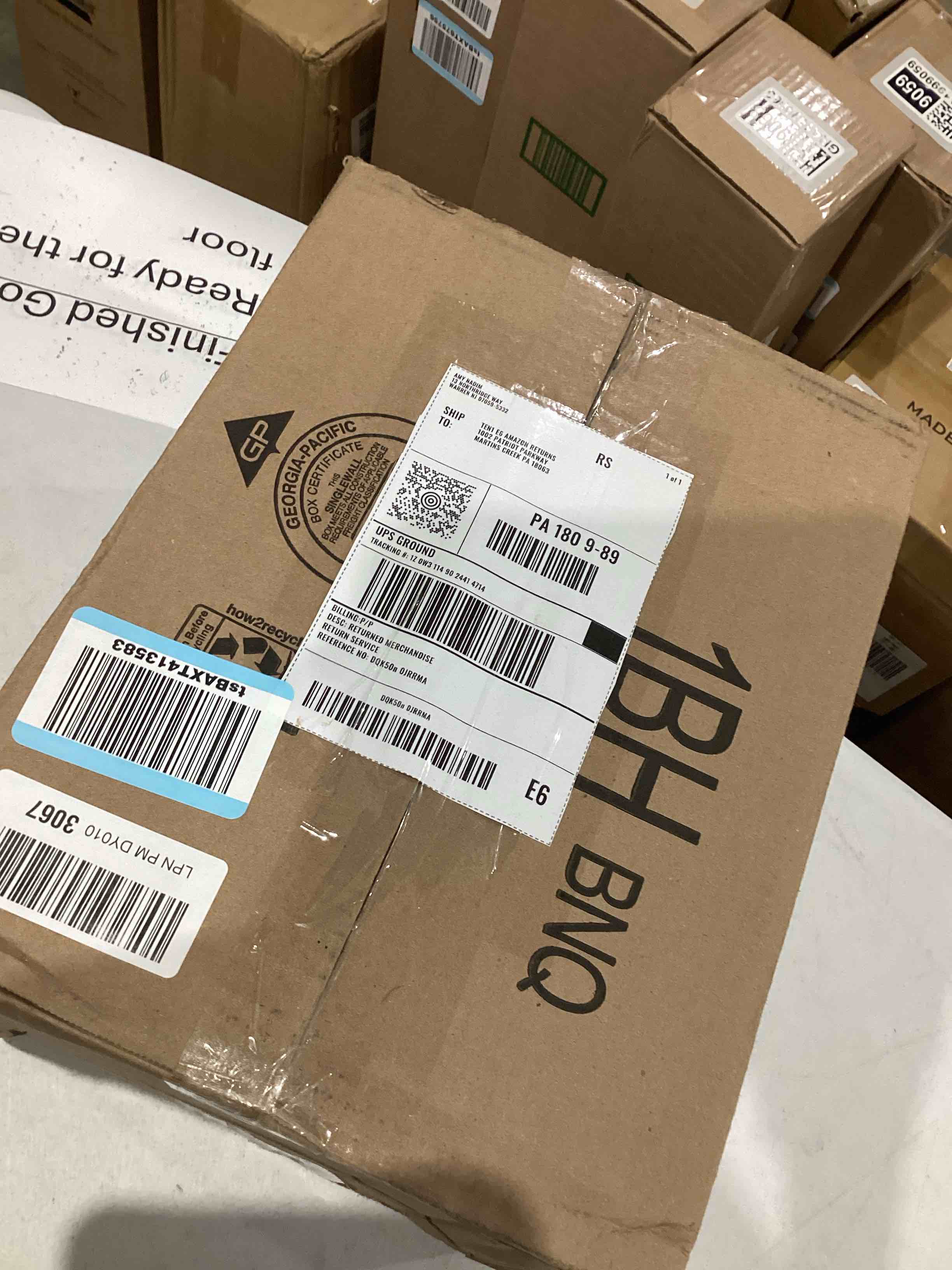 https://s3.amazonaws.com/lotting-images-prod/bidfta/PNK1929349_1748962080209.jpeg