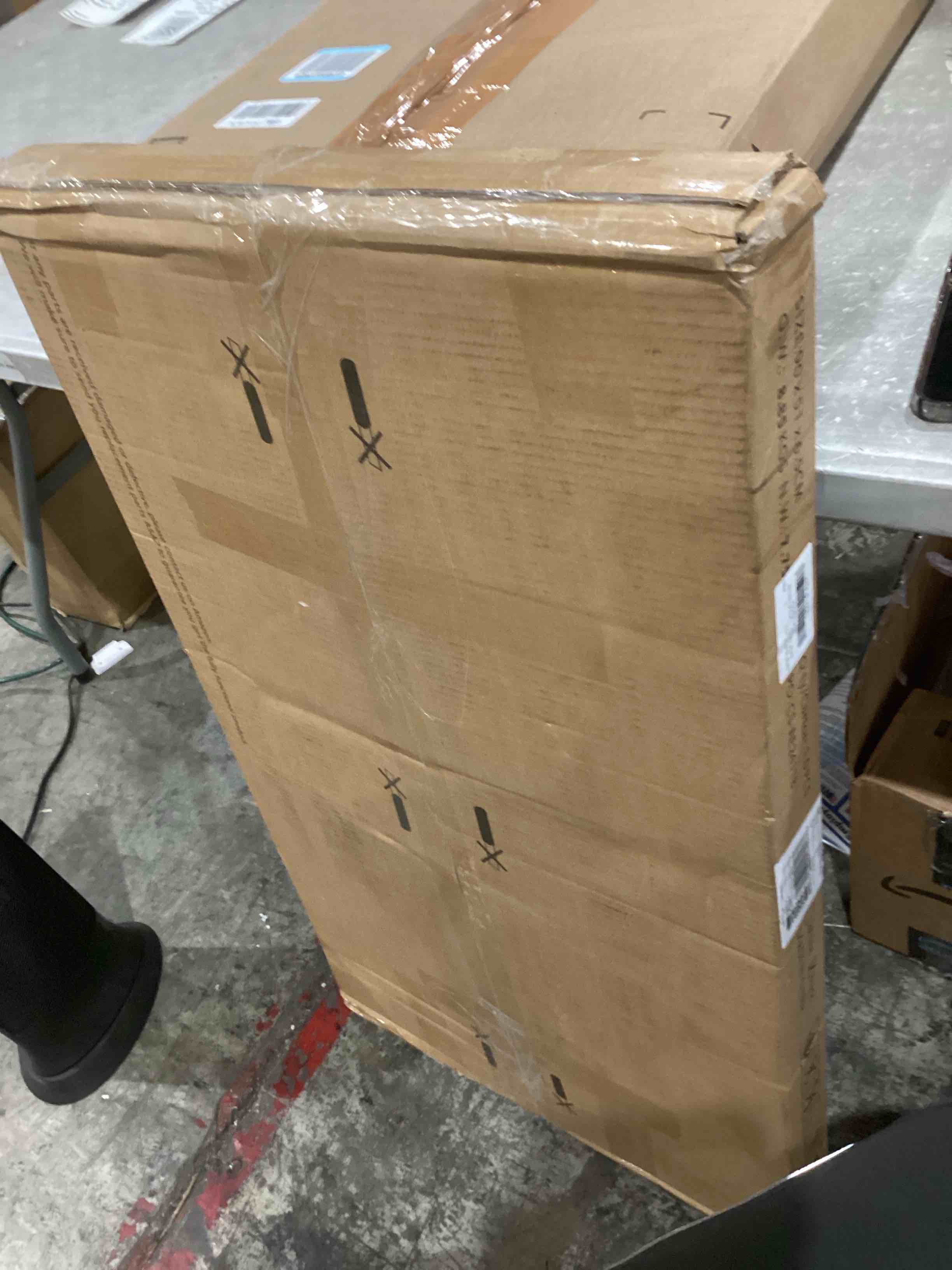 https://s3.amazonaws.com/lotting-images-prod/bidfta/PNK1930191_1744048264854.jpeg