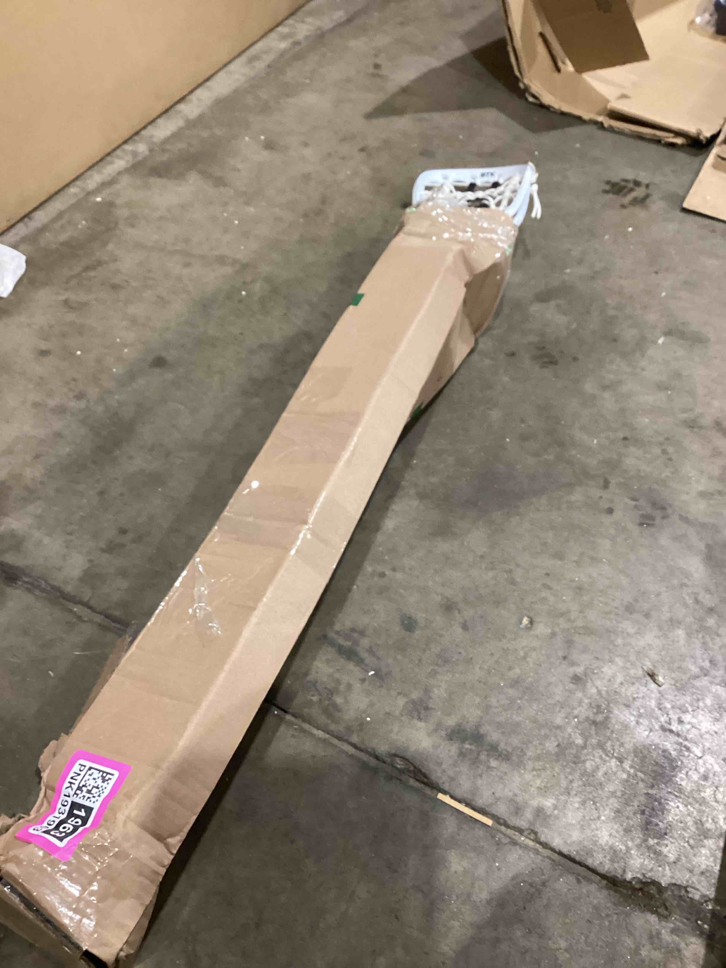 https://s3.amazonaws.com/lotting-images-prod/bidfta/PNK1931963_1750951337364.jpeg