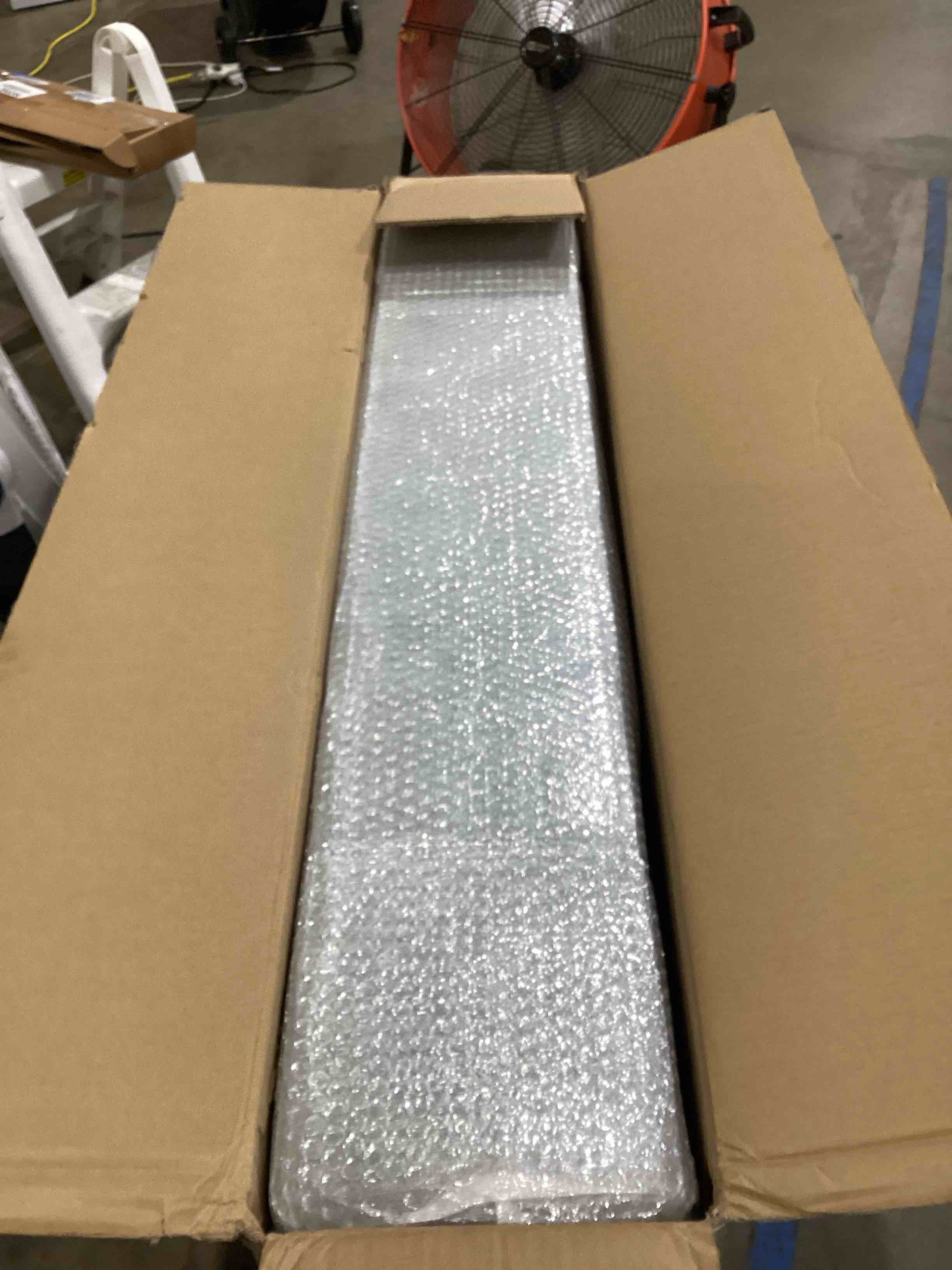 https://s3.amazonaws.com/lotting-images-prod/bidfta/PNK1932110_1753704728174.jpeg