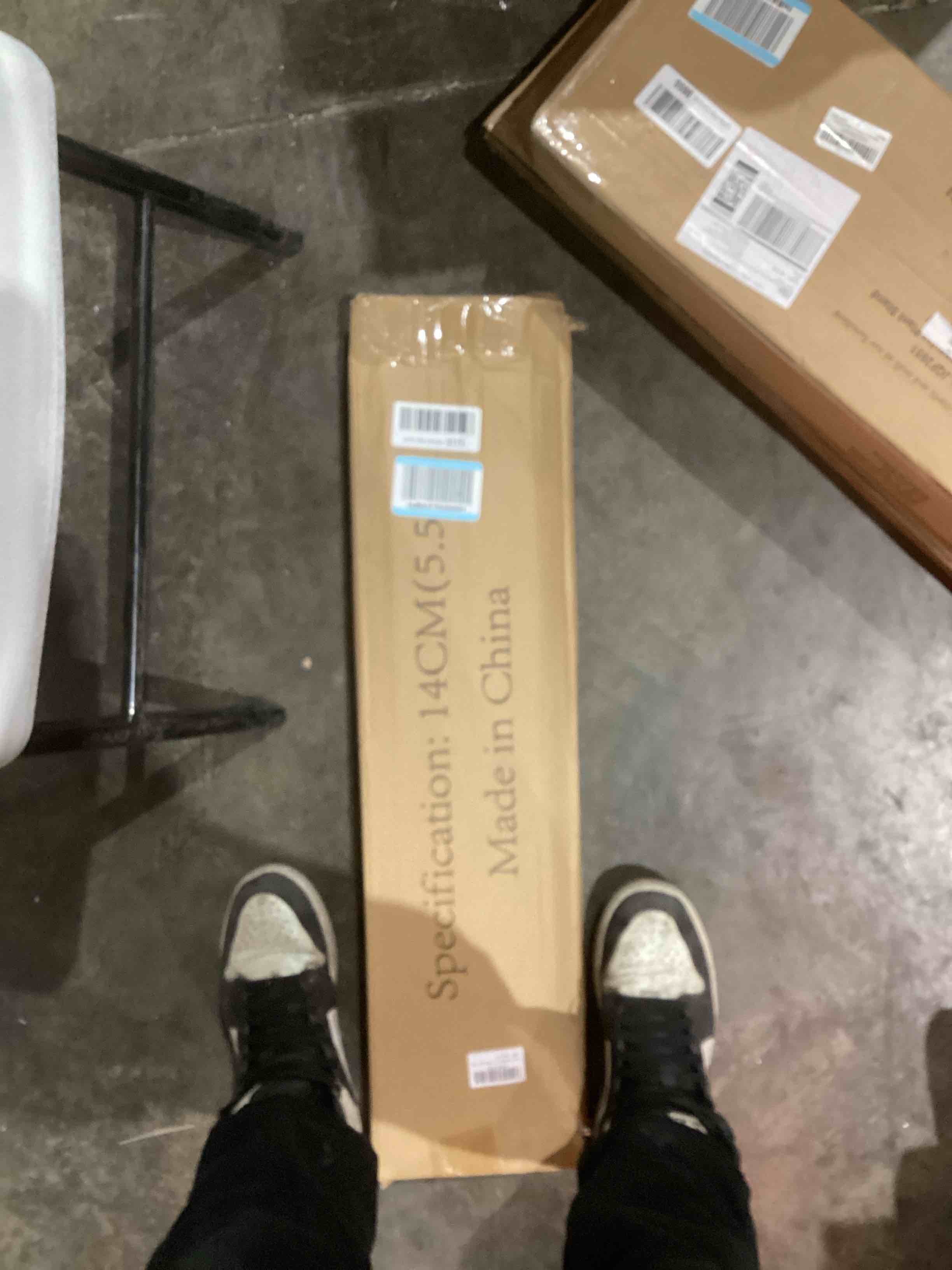 https://s3.amazonaws.com/lotting-images-prod/bidfta/PNK1933594_1740068646472.jpeg