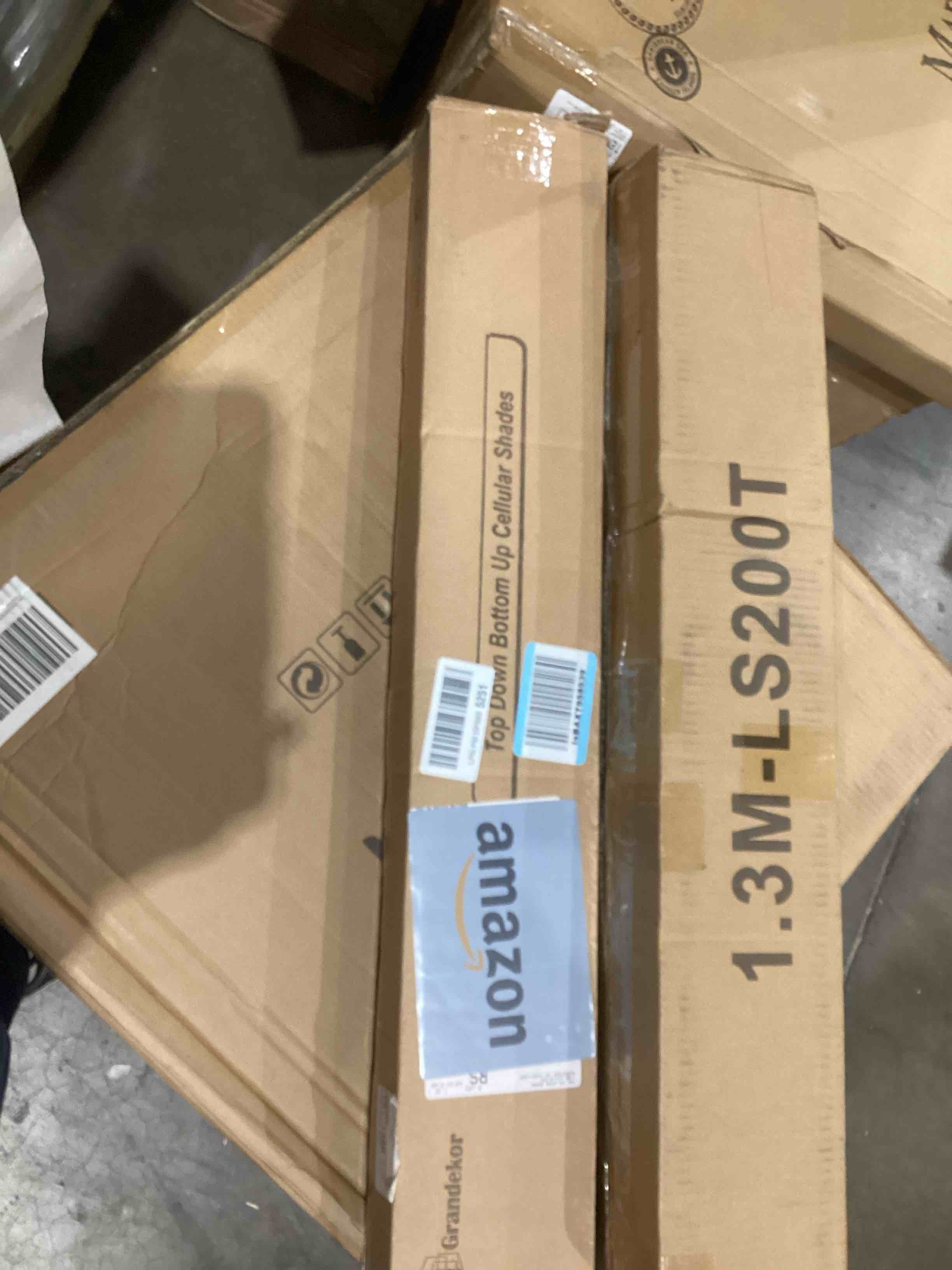 https://s3.amazonaws.com/lotting-images-prod/bidfta/PNK1934122_1740421723630.jpeg