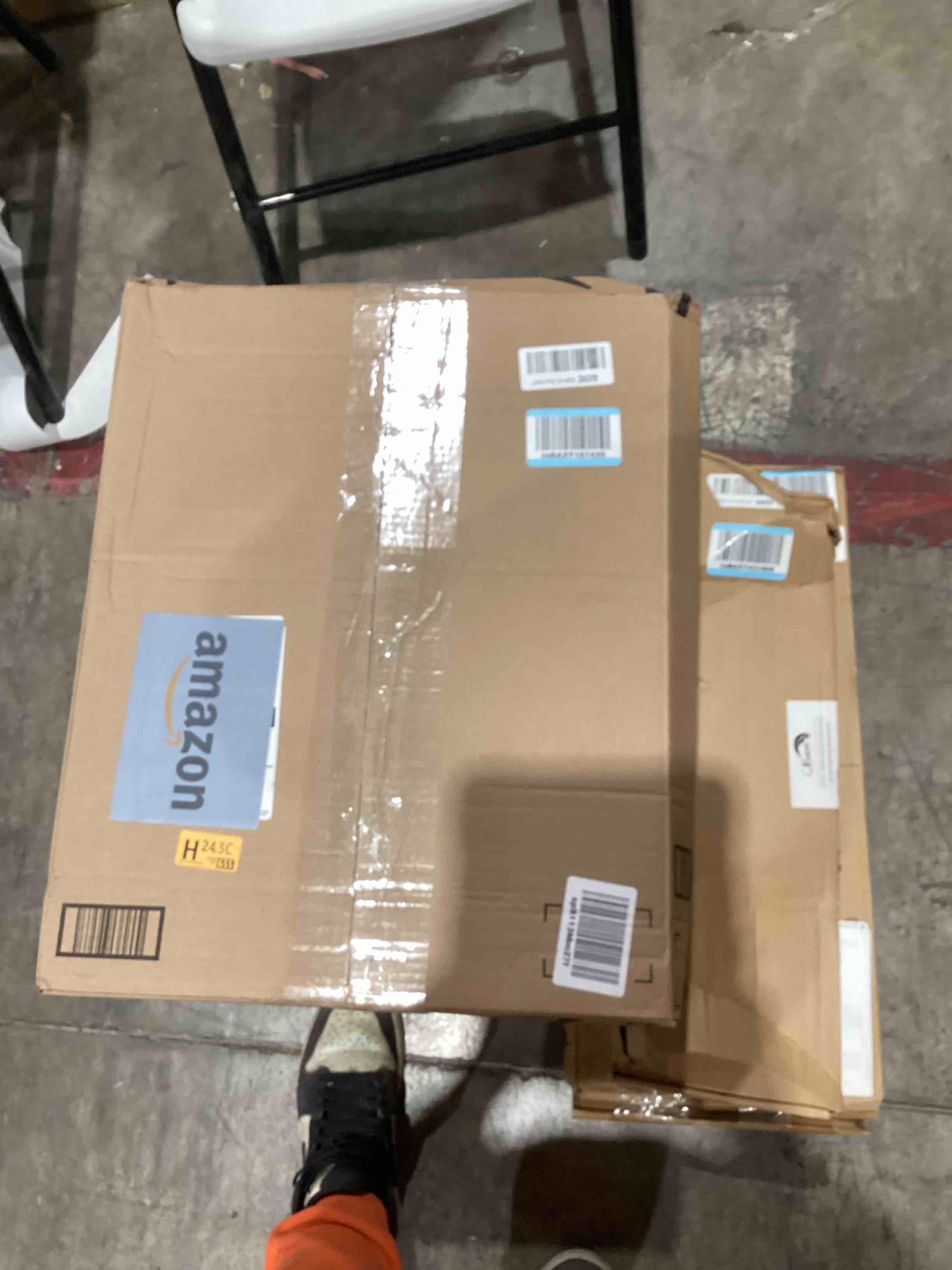 Condition photo showing As Is for Lagre Laundry Hamper with Wheels, Laundry Basket with Lid, 160L Clothes Hamper for Laundry with 3 Liner Bags, for Laundry Room, Bedroom, Dormitory Organization,Beige Beige 160L