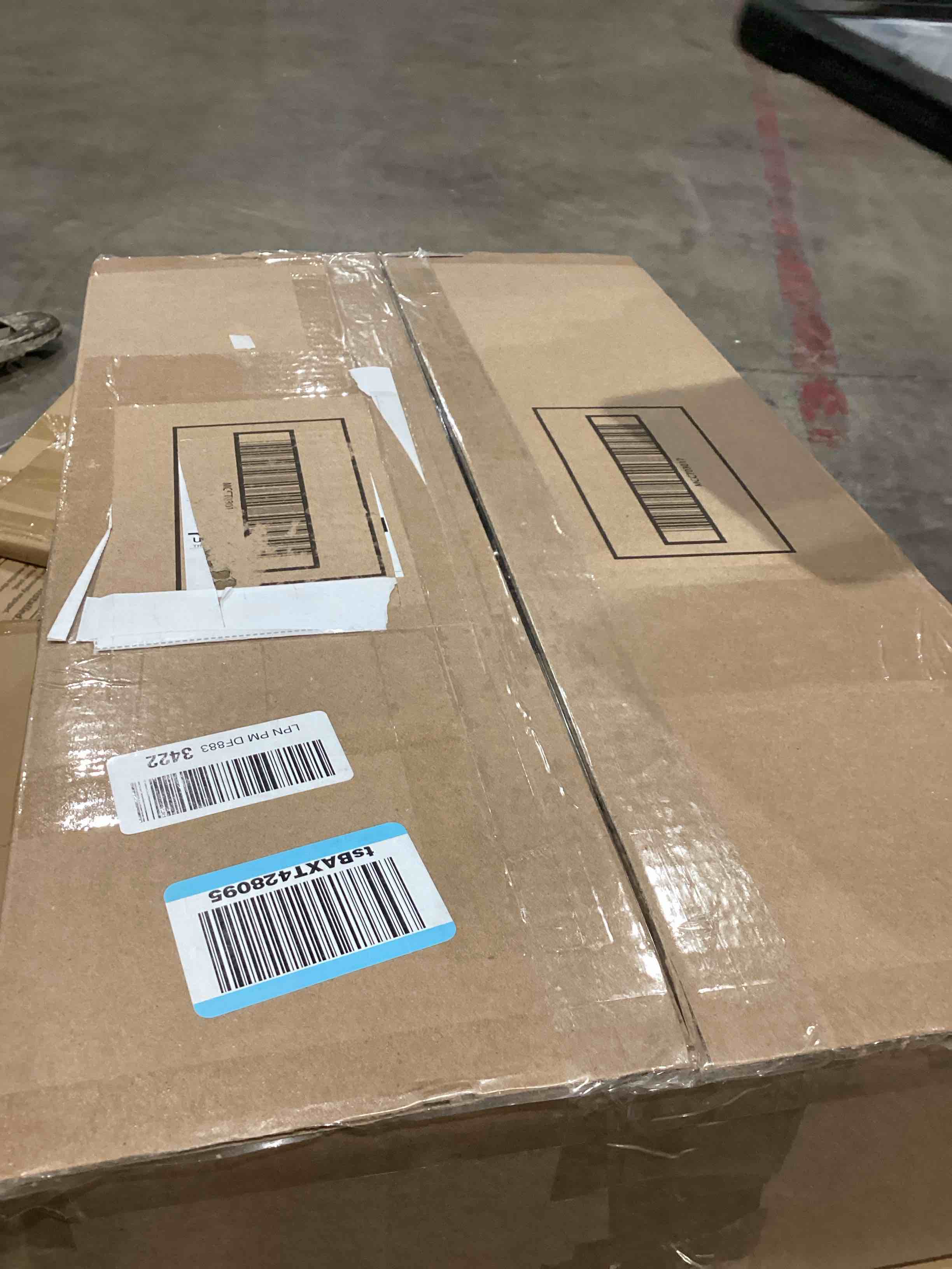 https://s3.amazonaws.com/lotting-images-prod/bidfta/PNK1934313_1740487224332.jpeg