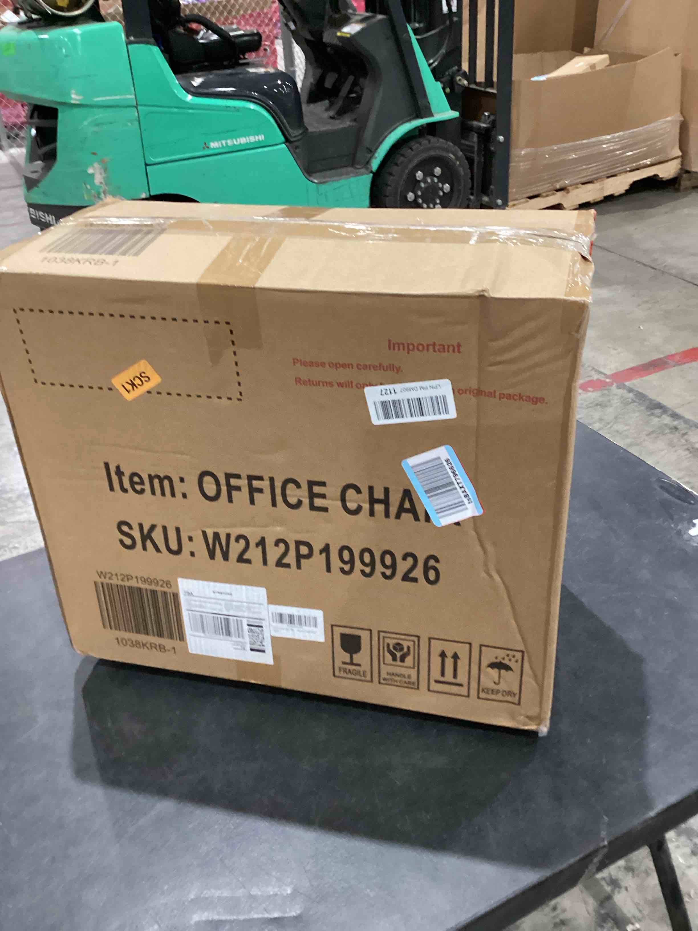 https://s3.amazonaws.com/lotting-images-prod/bidfta/PNK1934960_1741006774744.jpeg