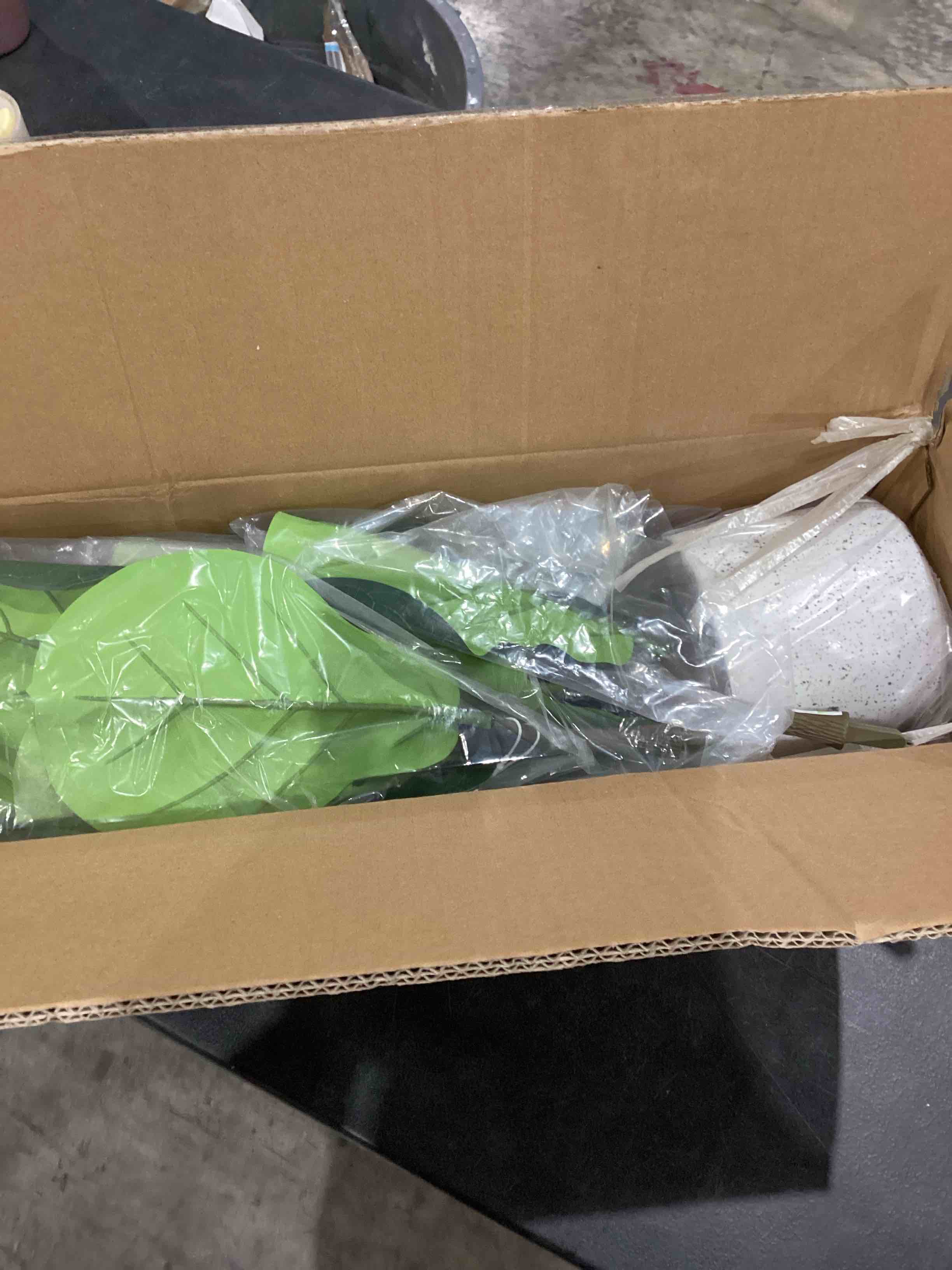 https://s3.amazonaws.com/lotting-images-prod/bidfta/PNK1934996_1741013141968.jpeg