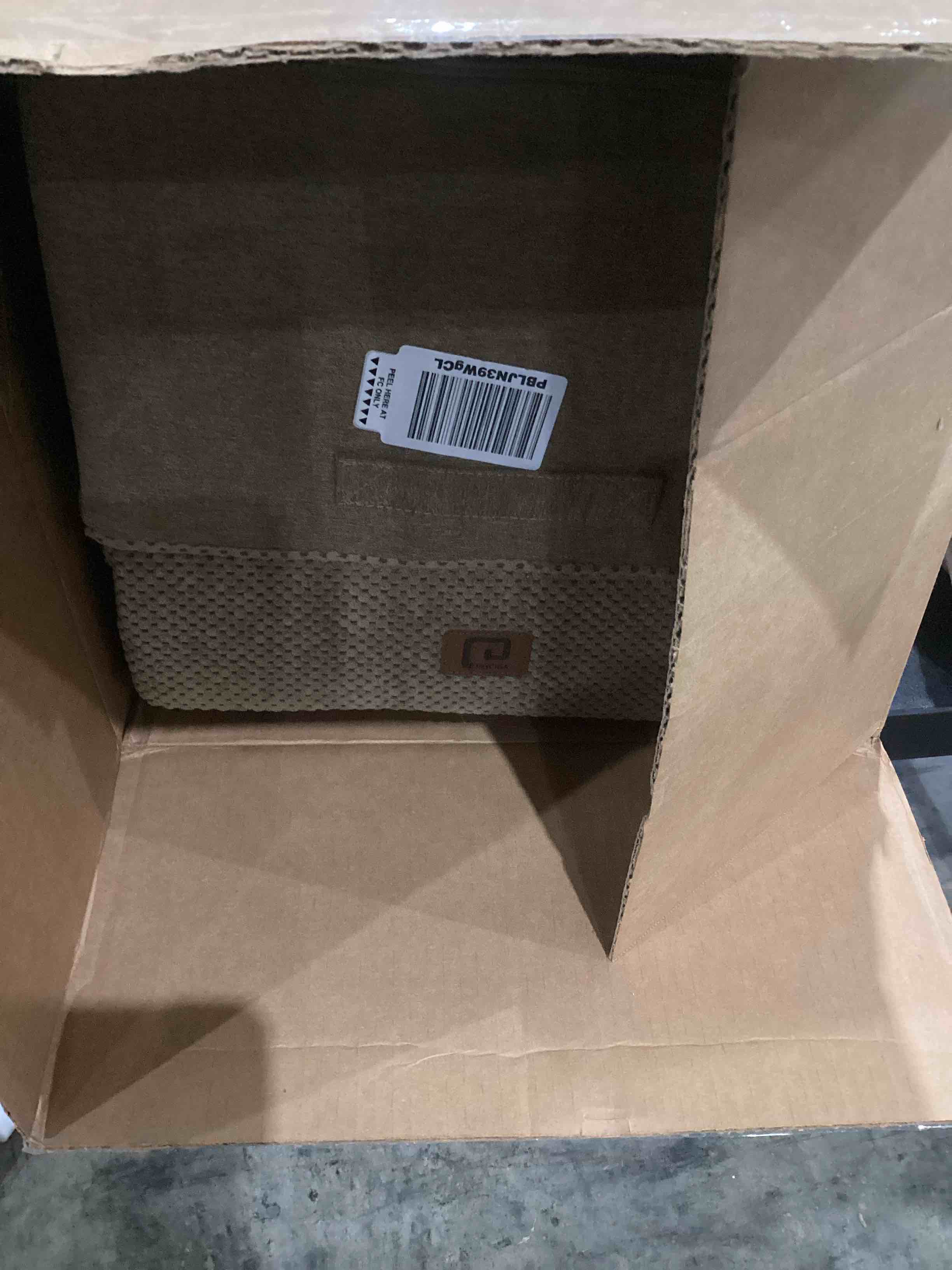 https://s3.amazonaws.com/lotting-images-prod/bidfta/PNK1935624_1741283753061.jpeg