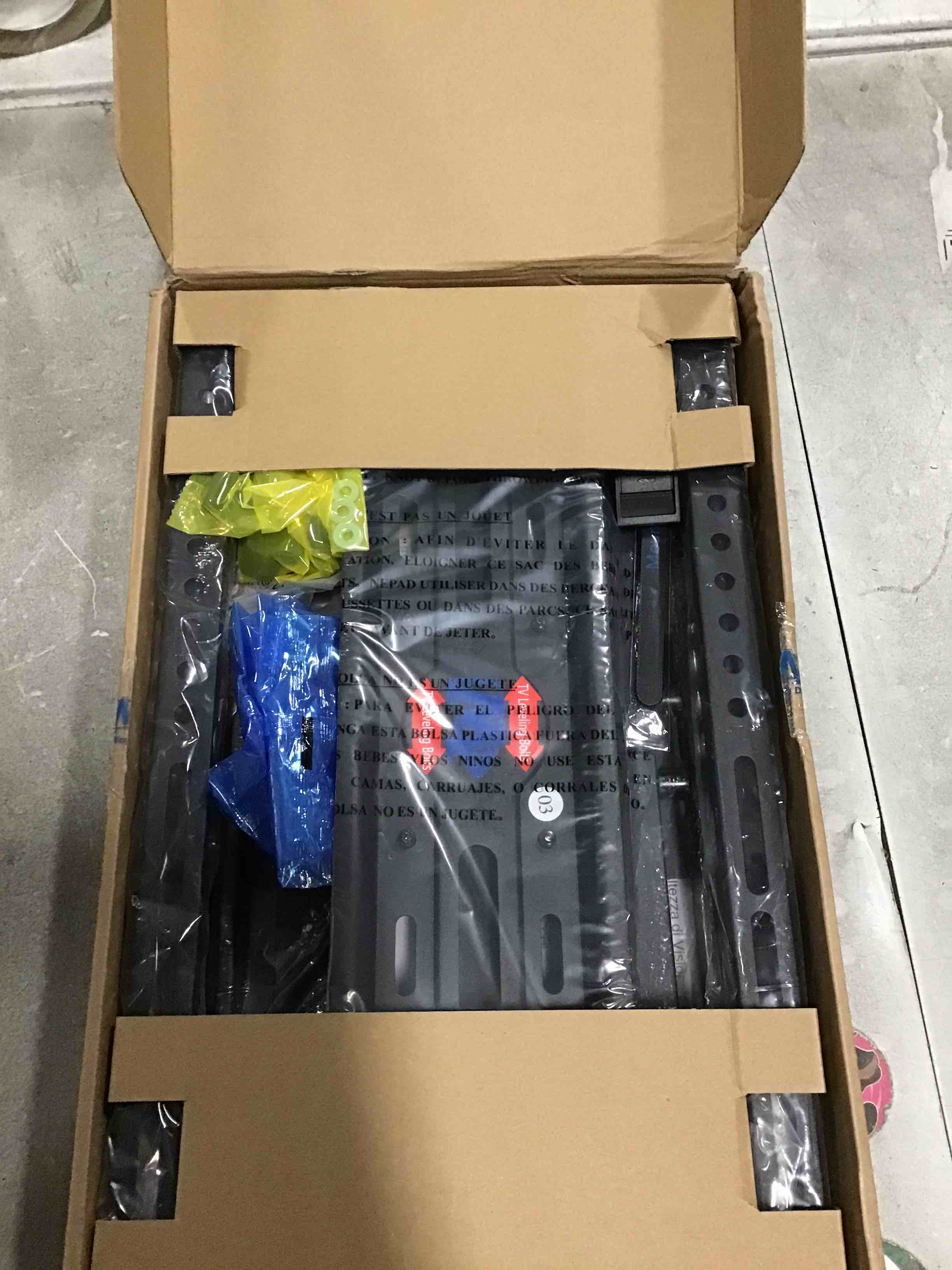 https://s3.amazonaws.com/lotting-images-prod/bidfta/PNK1960860_1743436353506.jpeg