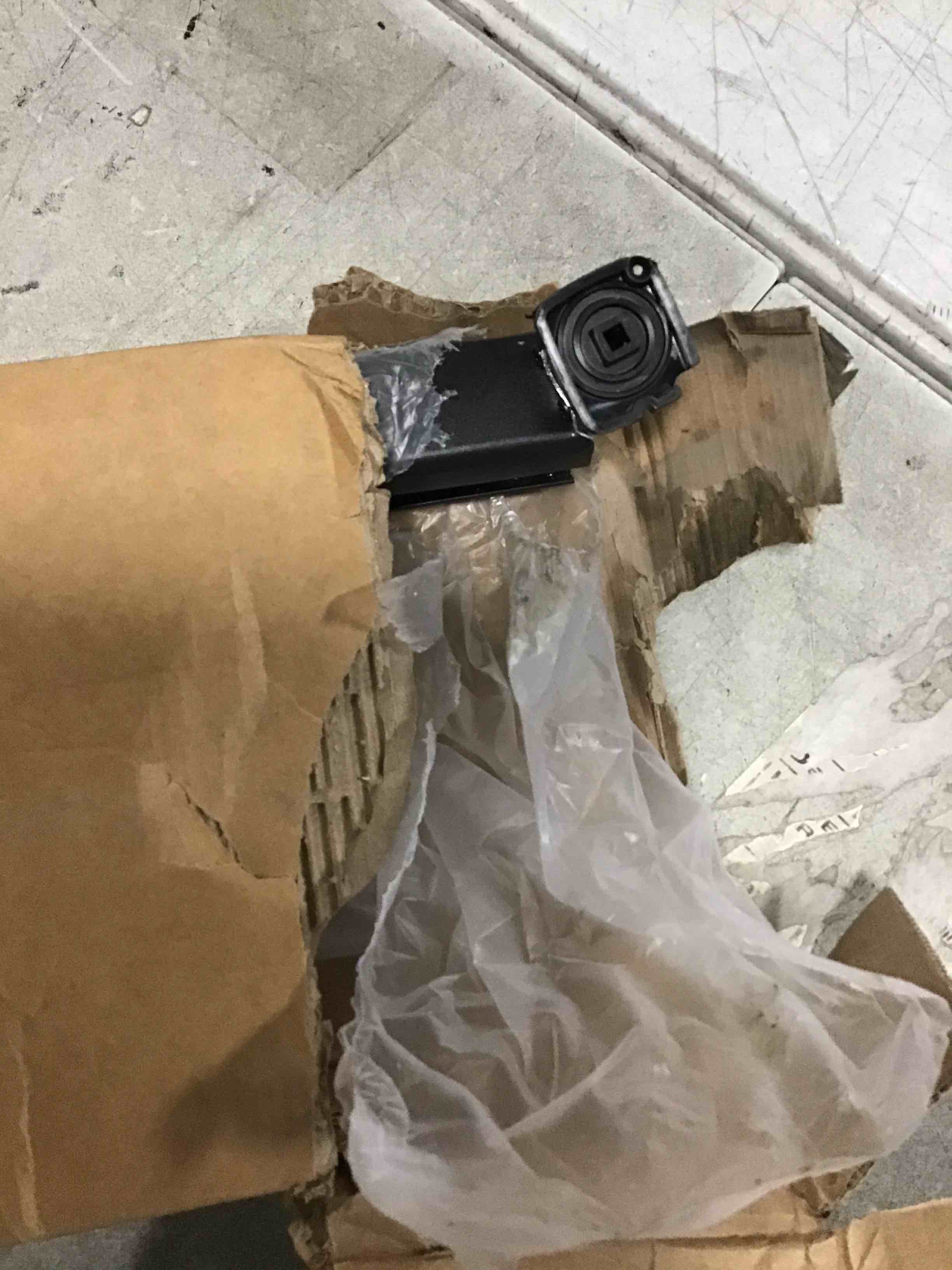 https://s3.amazonaws.com/lotting-images-prod/bidfta/PNK1962101_1744115690740.jpeg