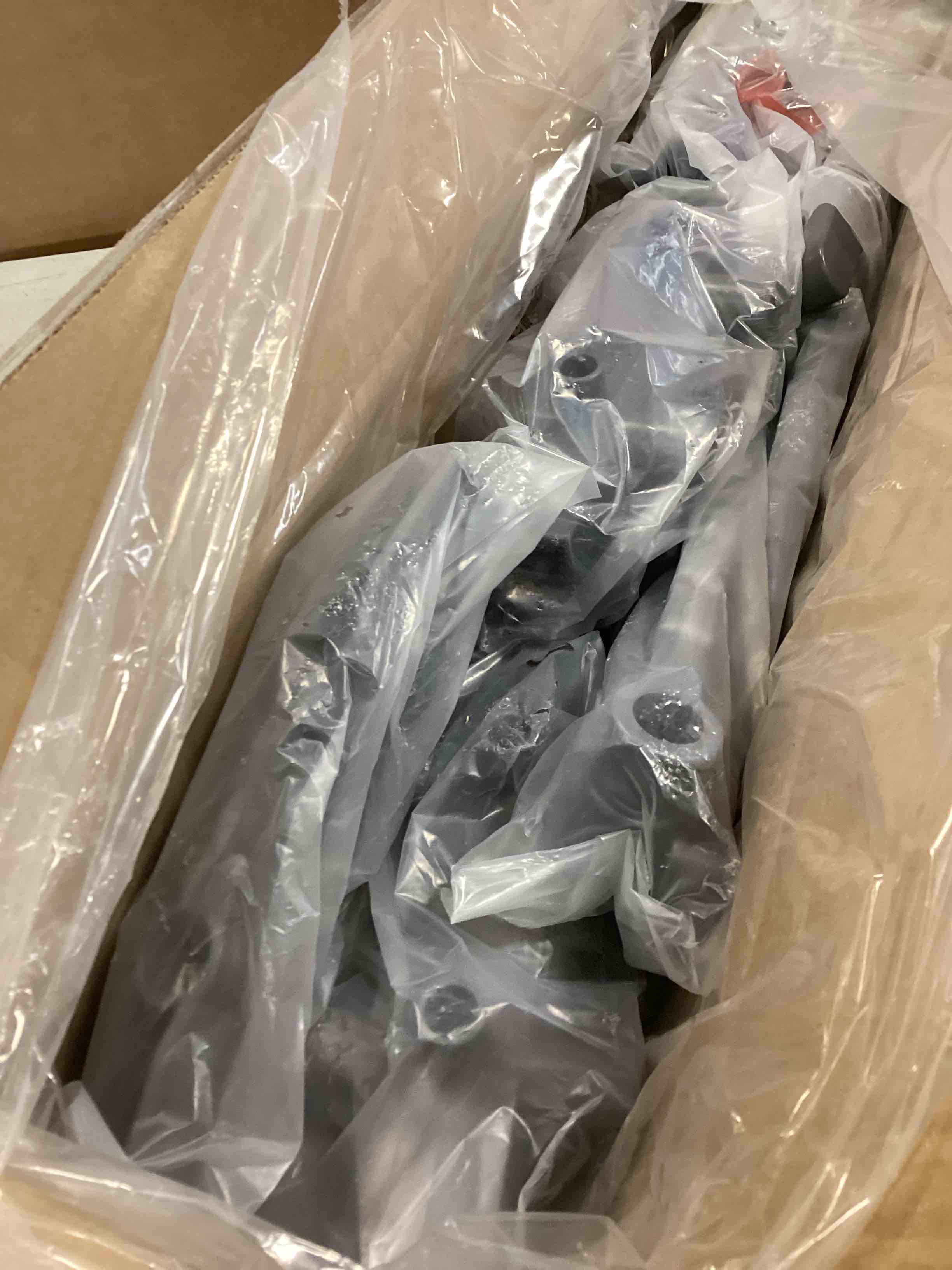 https://s3.amazonaws.com/lotting-images-prod/bidfta/PNK1965030_1745942164951.jpeg