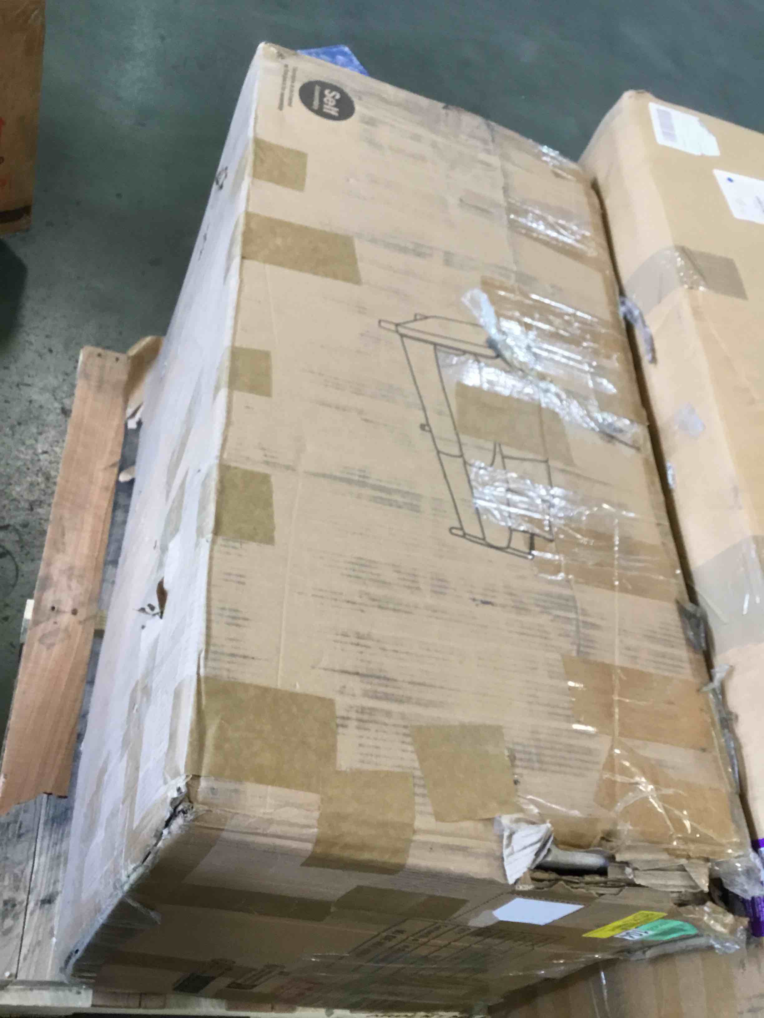https://s3.amazonaws.com/lotting-images-prod/bidfta/PNK1967279_1743007586297.jpeg