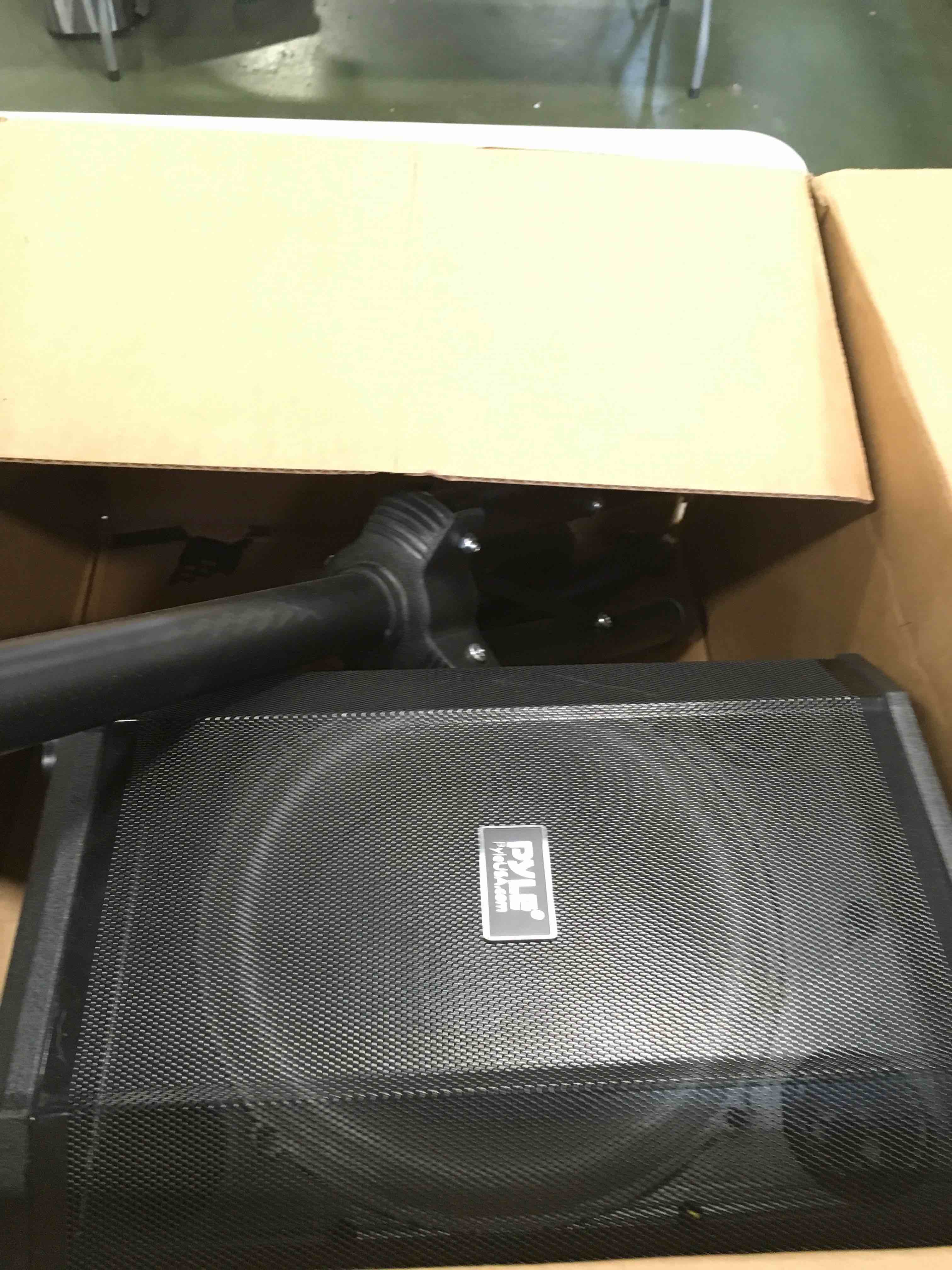 https://s3.amazonaws.com/lotting-images-prod/bidfta/PNK1967660_1743169696649.jpeg