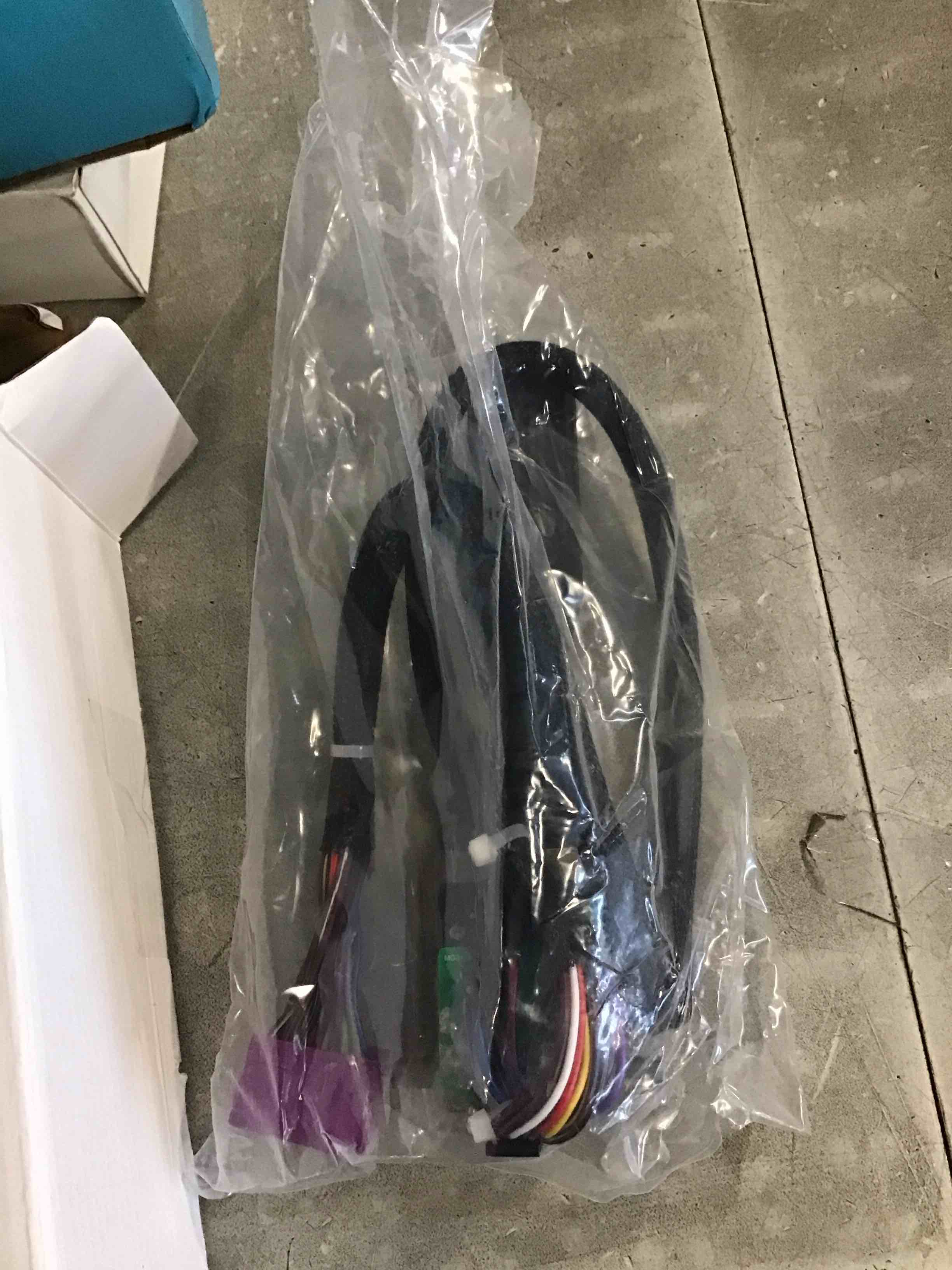 https://s3.amazonaws.com/lotting-images-prod/bidfta/PNK1969091_1741610053548.jpeg