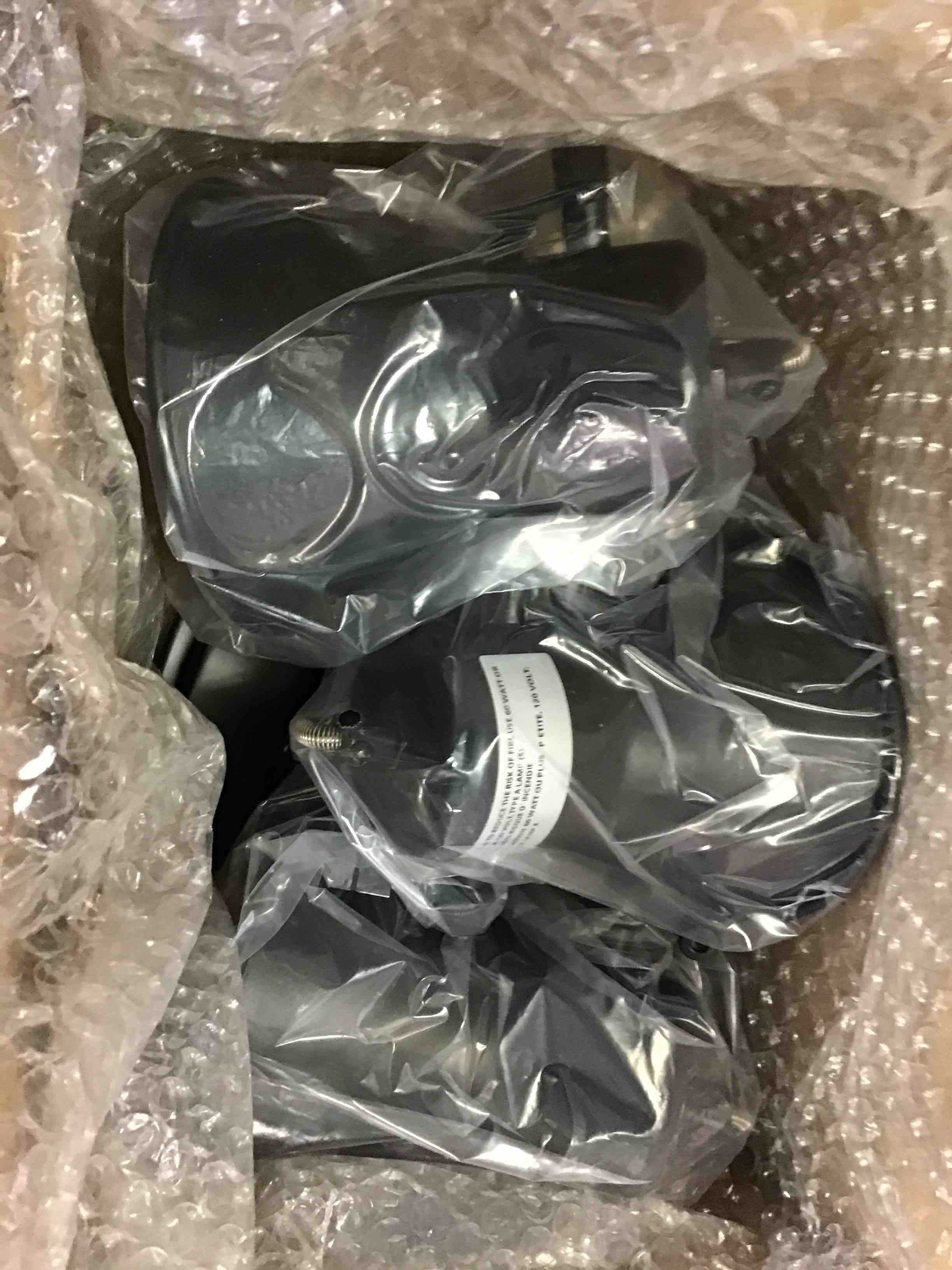 https://s3.amazonaws.com/lotting-images-prod/bidfta/PNK1970466_1742410183825.jpeg