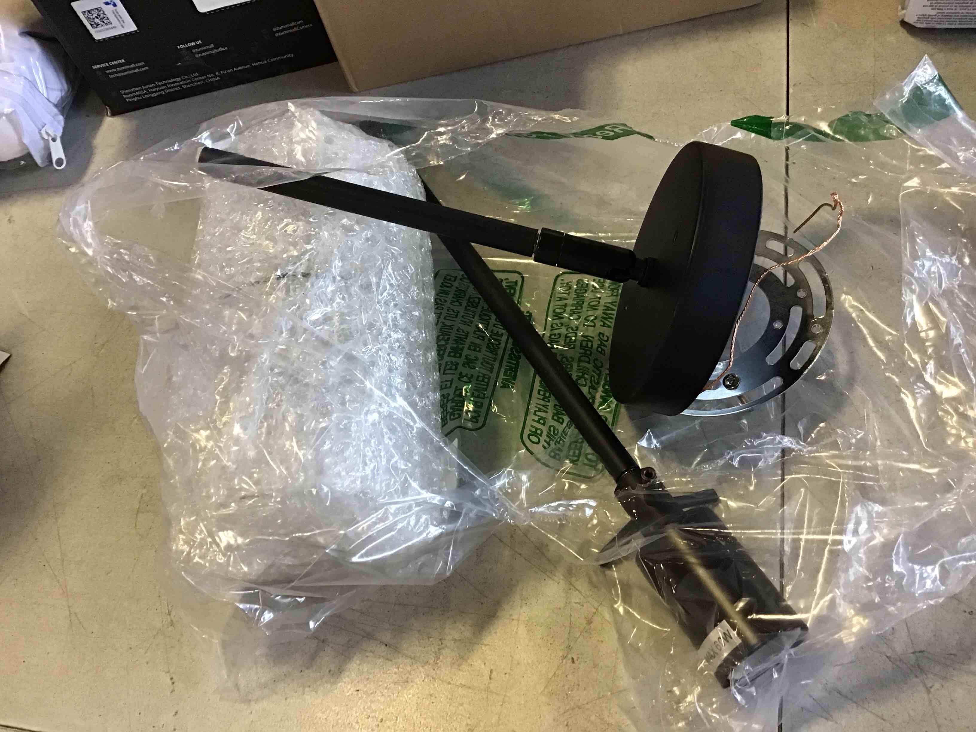 https://s3.amazonaws.com/lotting-images-prod/bidfta/PNK1972582_1742564494026.jpeg