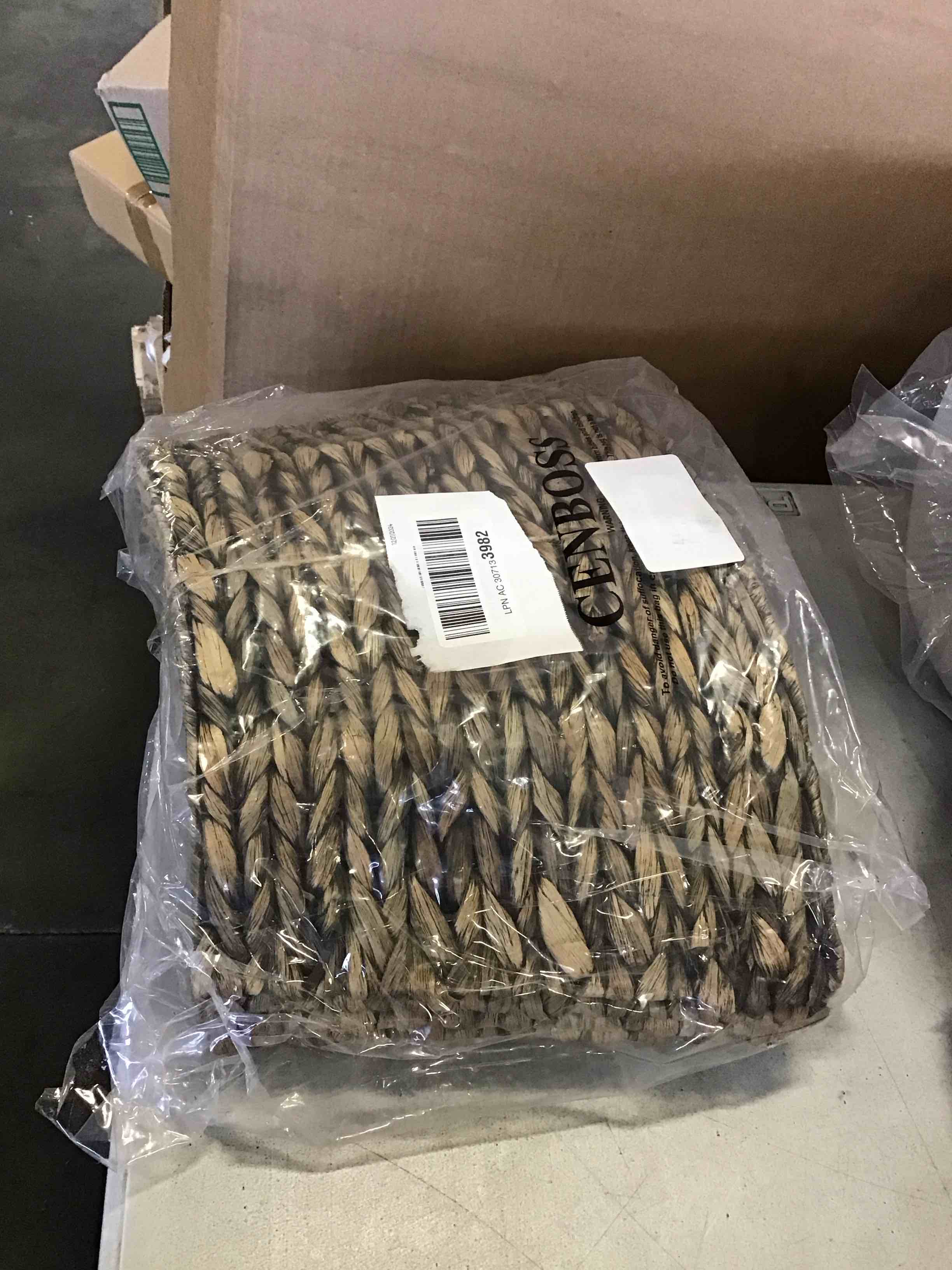 https://s3.amazonaws.com/lotting-images-prod/bidfta/PNK1973126_1744040648888.jpeg