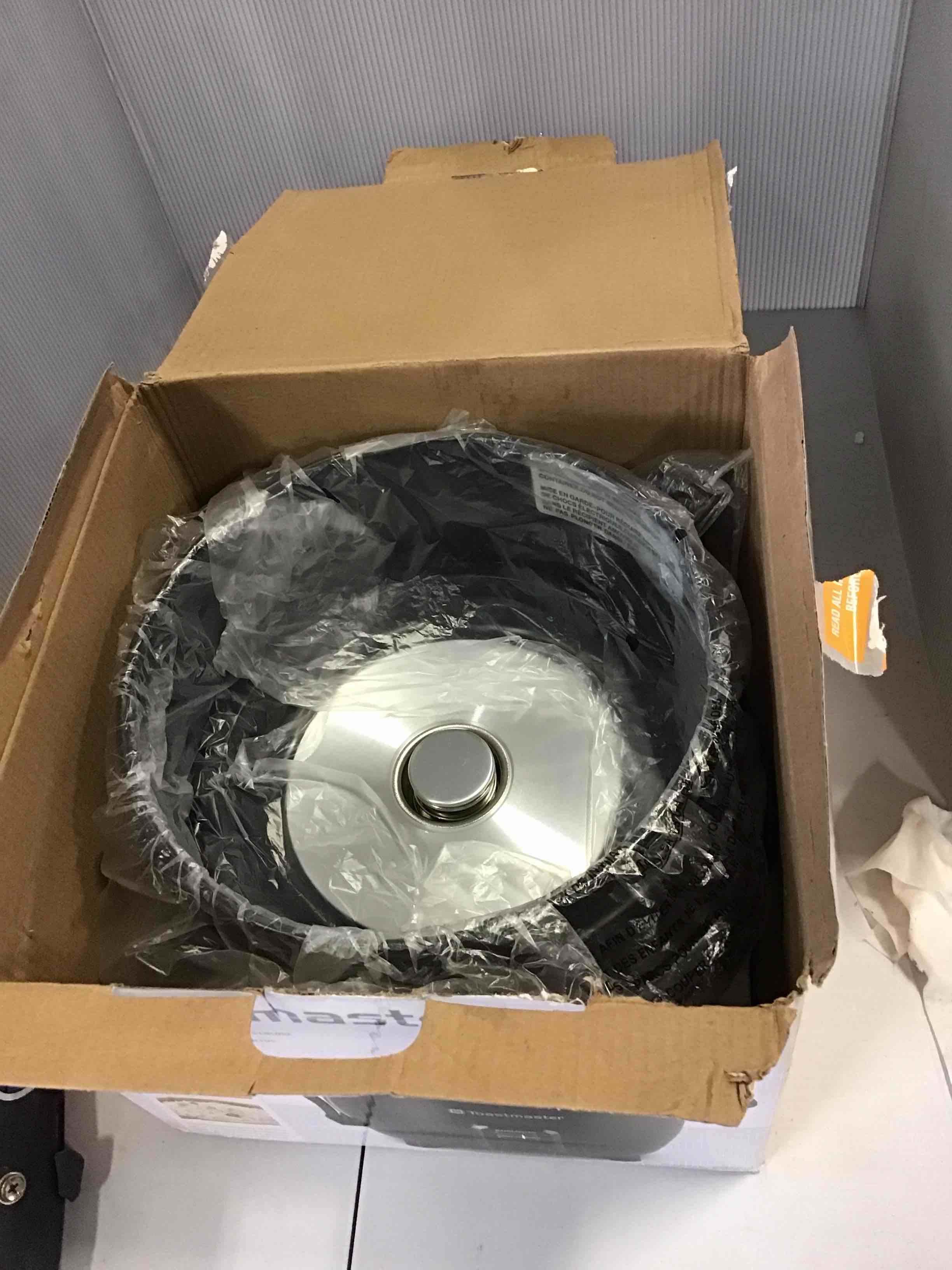 https://s3.amazonaws.com/lotting-images-prod/bidfta/PNK1976333_1745514051200.jpeg