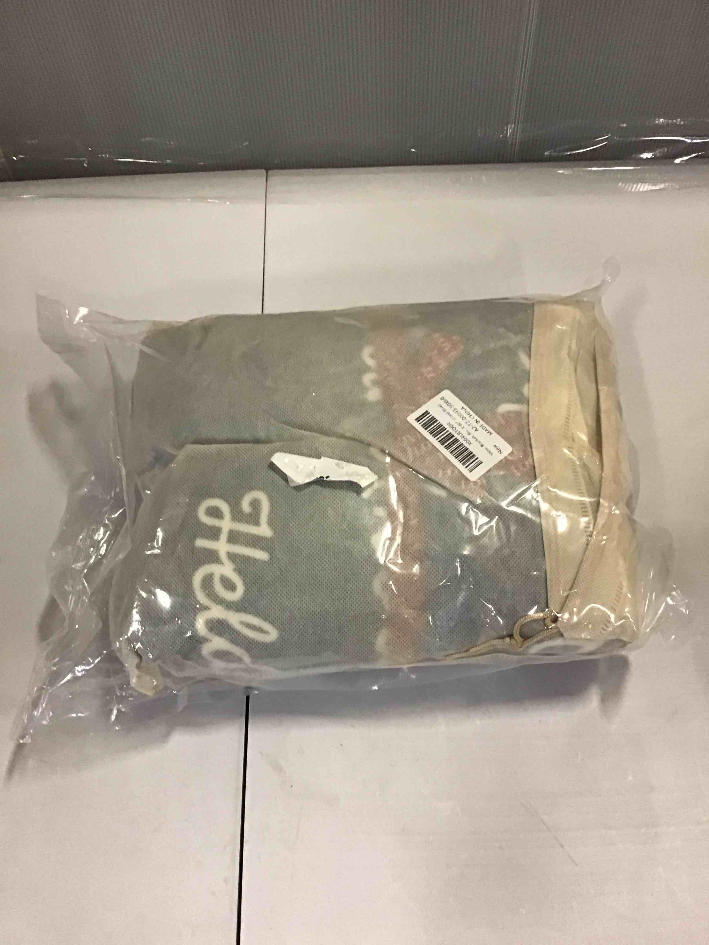 https://s3.amazonaws.com/lotting-images-prod/bidfta/PNK1976831_1745843216959.jpeg