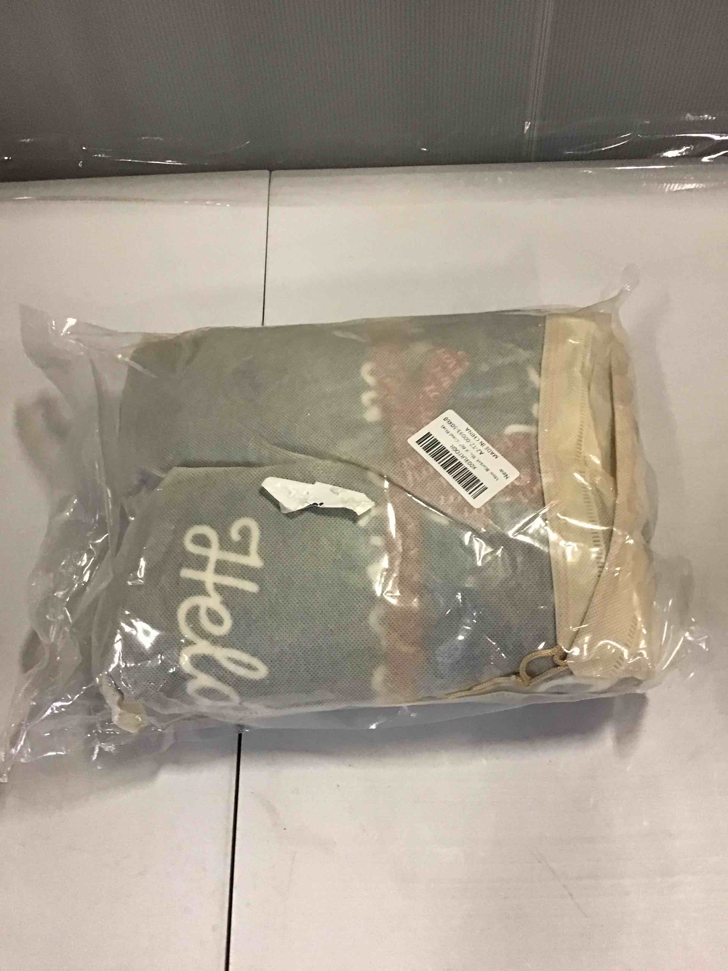 https://s3.amazonaws.com/lotting-images-prod/bidfta/PNK1976831_1745843218150.jpeg