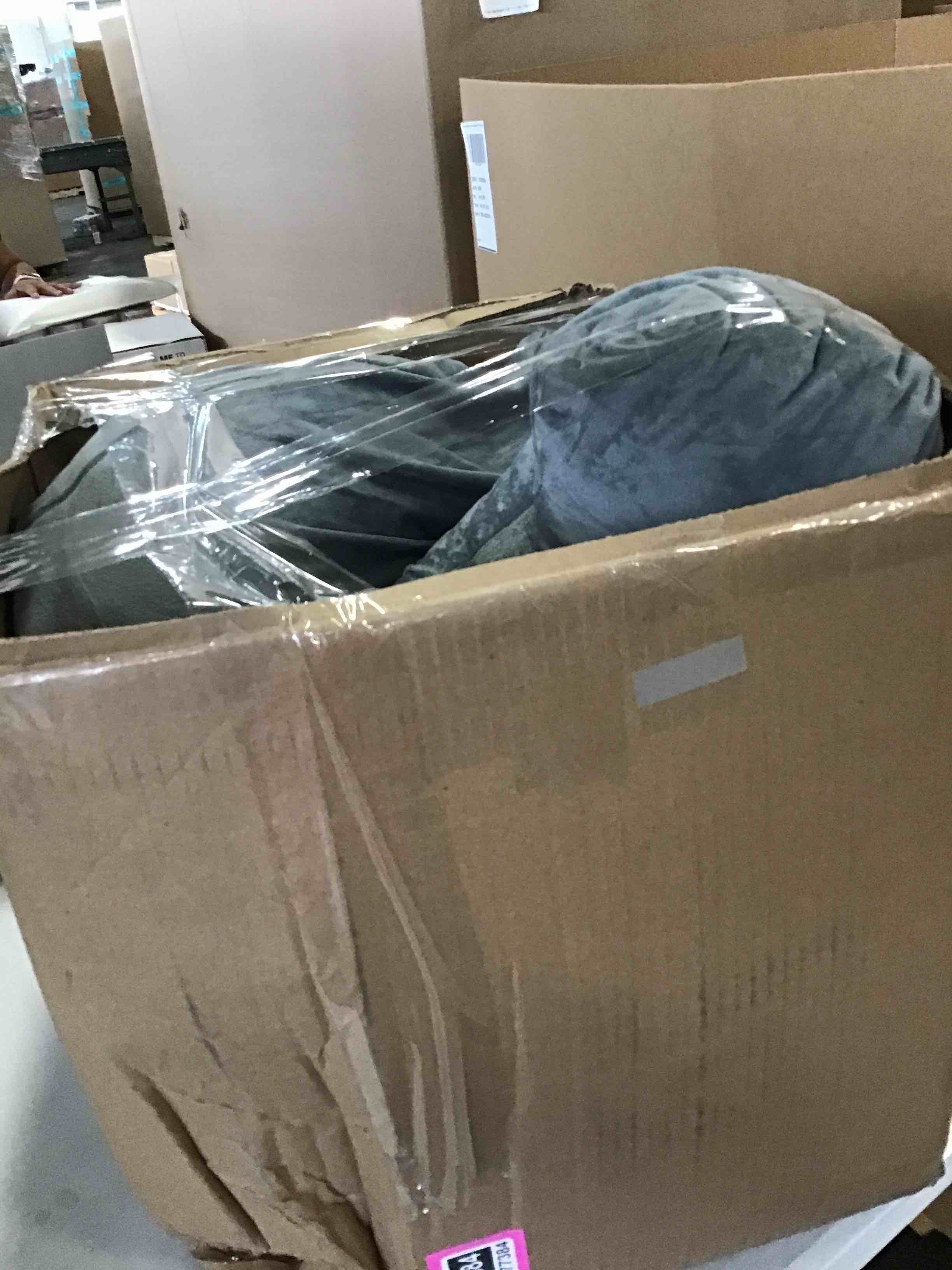 https://s3.amazonaws.com/lotting-images-prod/bidfta/PNK1977384_1745933289150.jpeg
