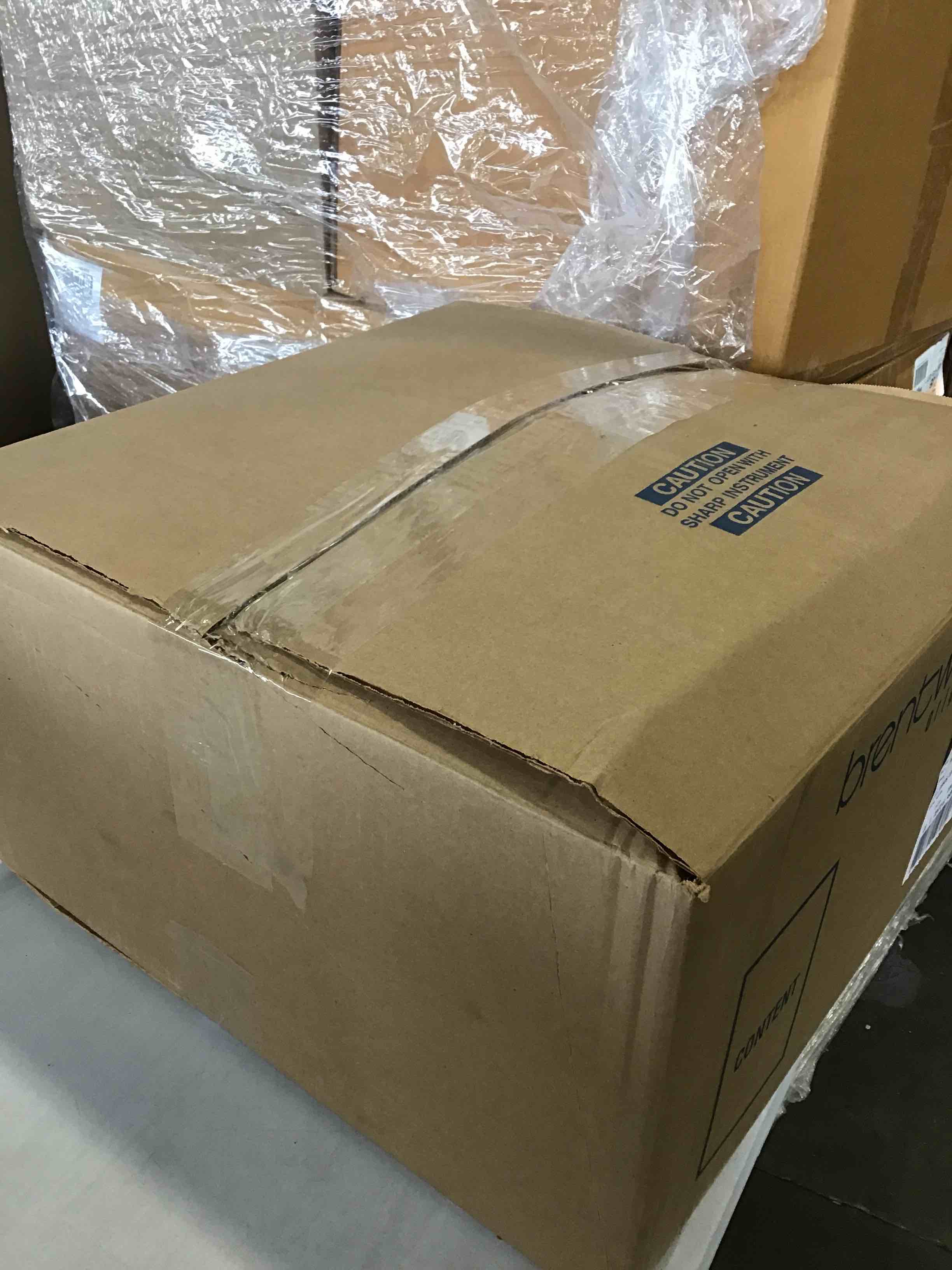https://s3.amazonaws.com/lotting-images-prod/bidfta/PNK1977496_1745954816052.jpeg