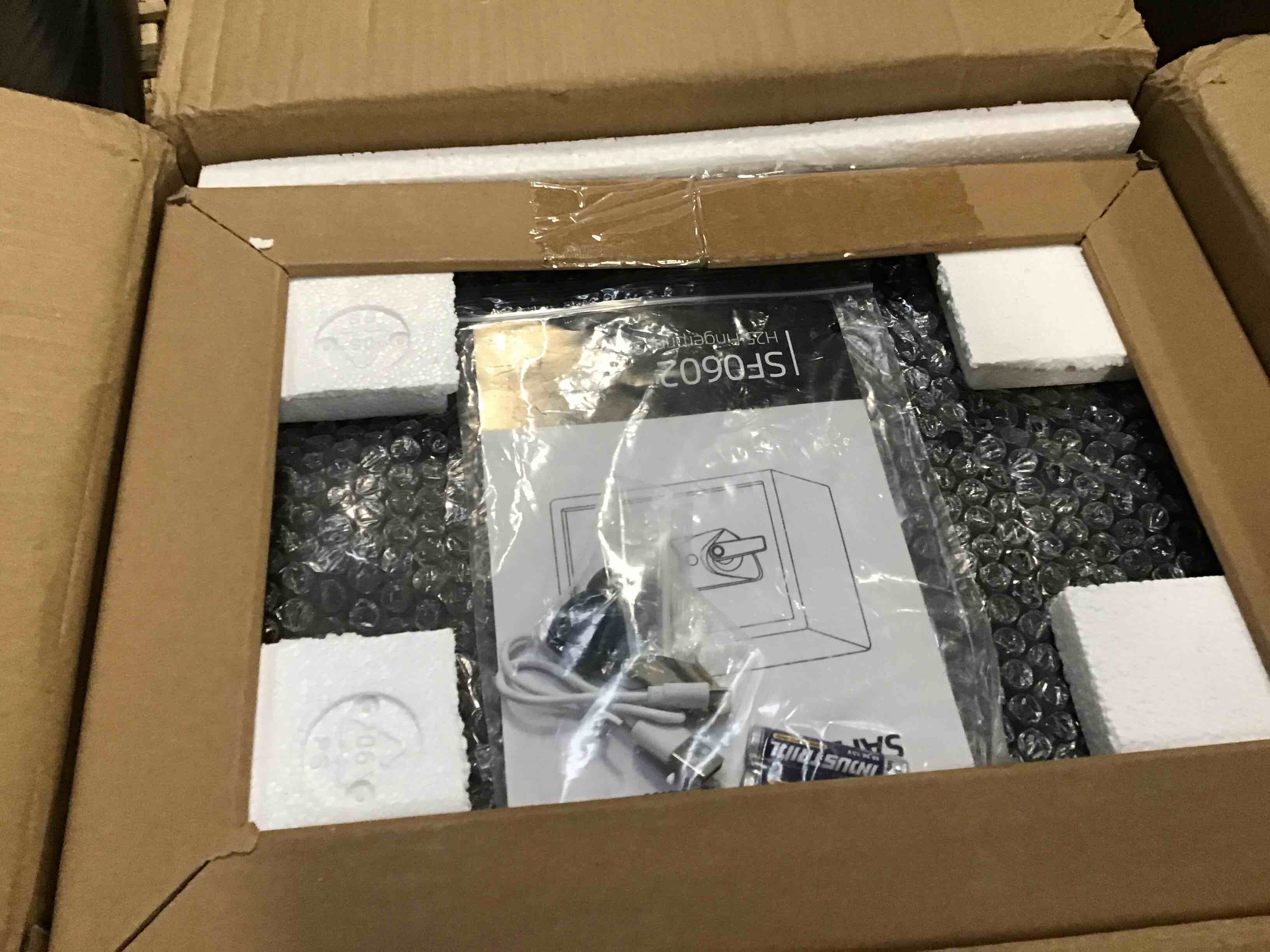 https://s3.amazonaws.com/lotting-images-prod/bidfta/PNK1978364_1742482843146.jpeg